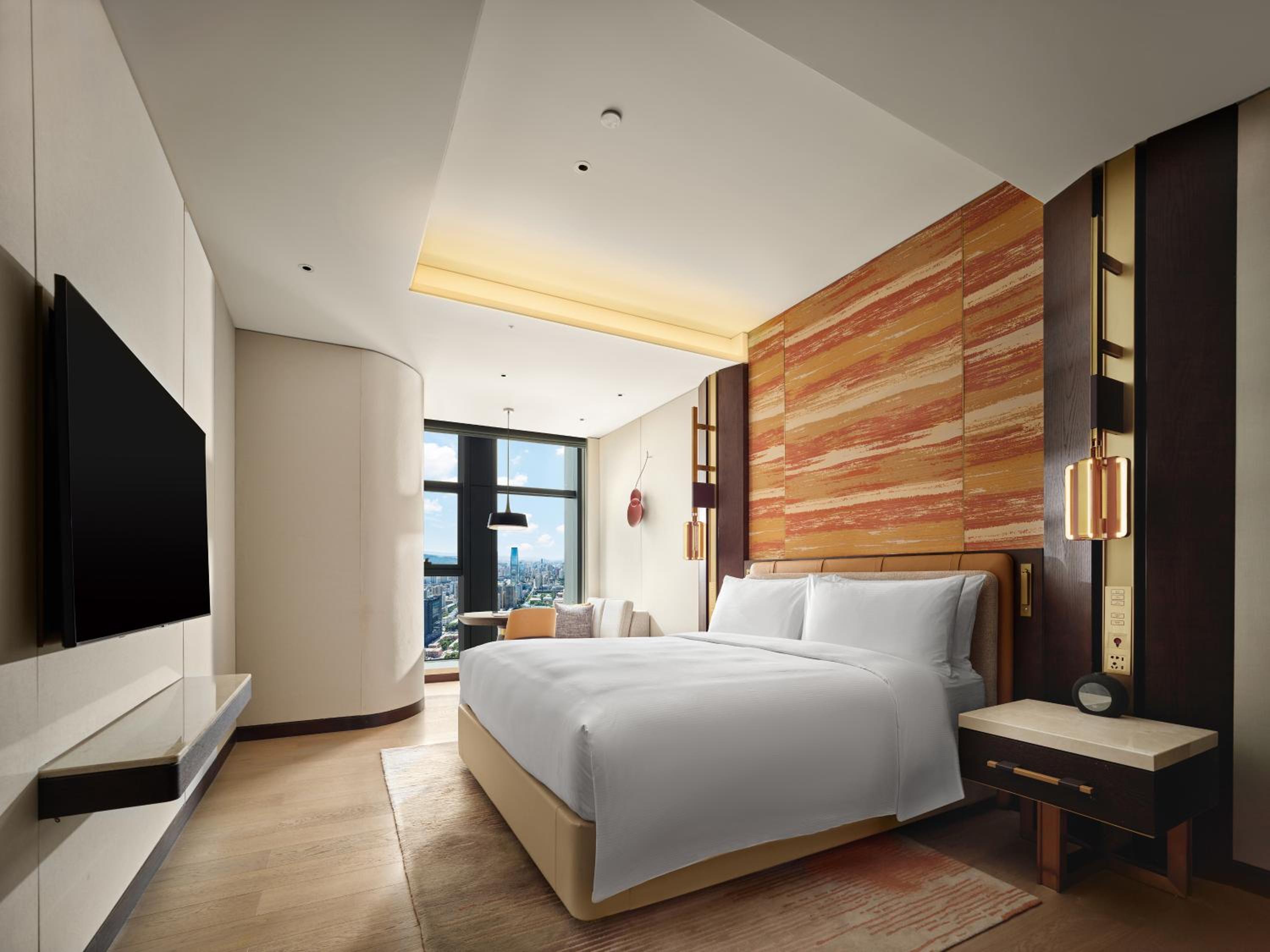 King Room - Mobility Accessible - Photo 2