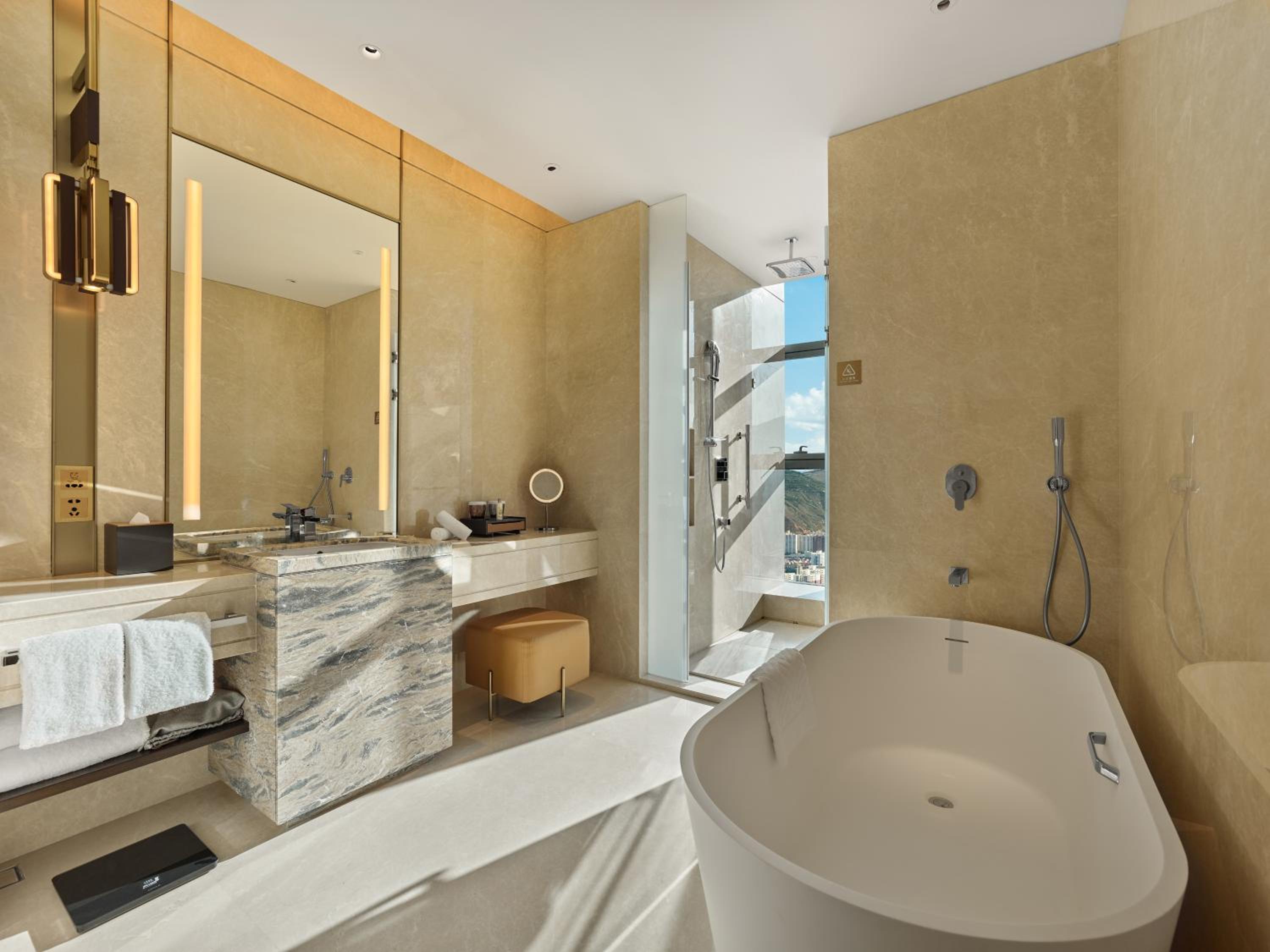 Superior King Room - Photo 4