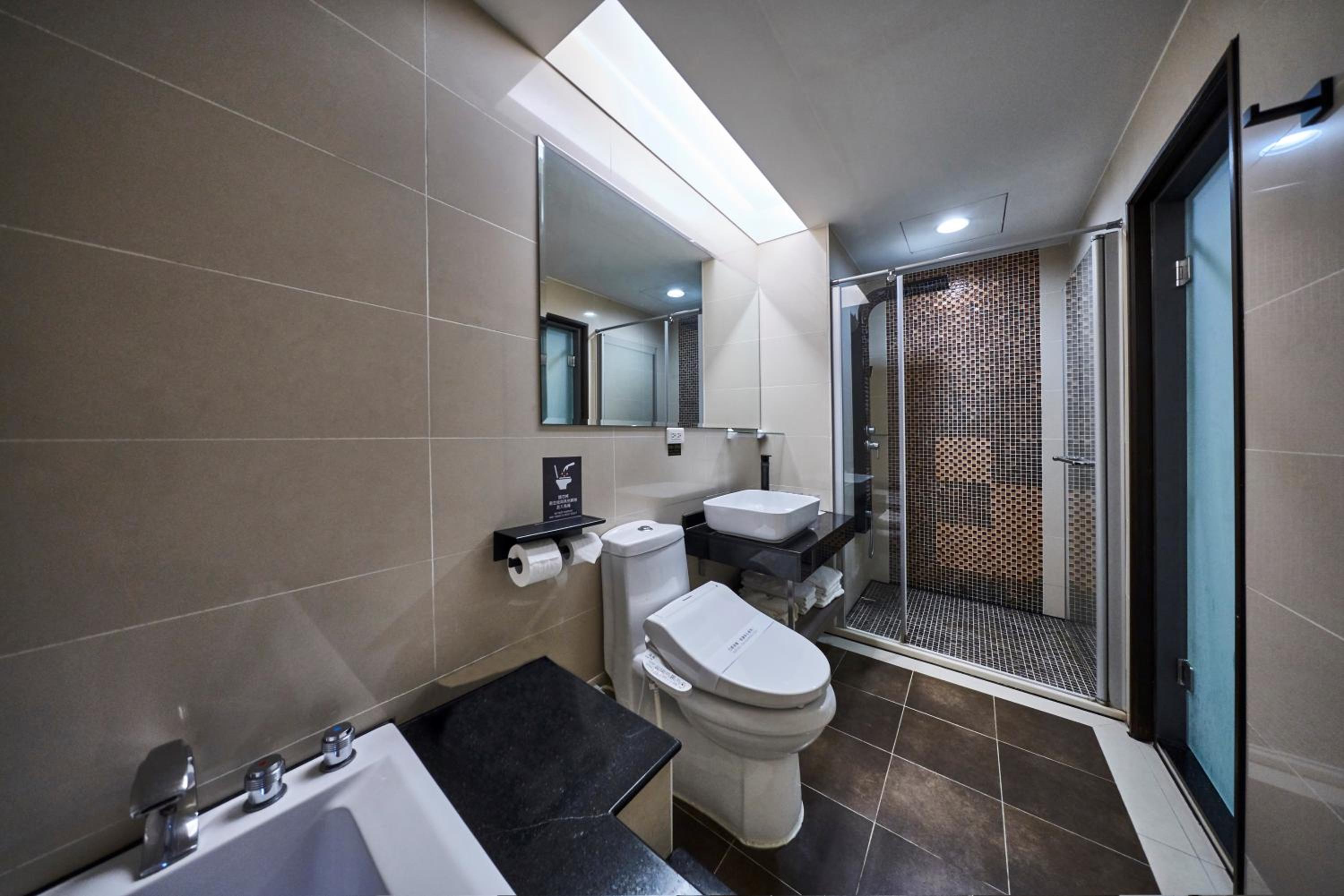 Luxury Family Suite - Photo 6