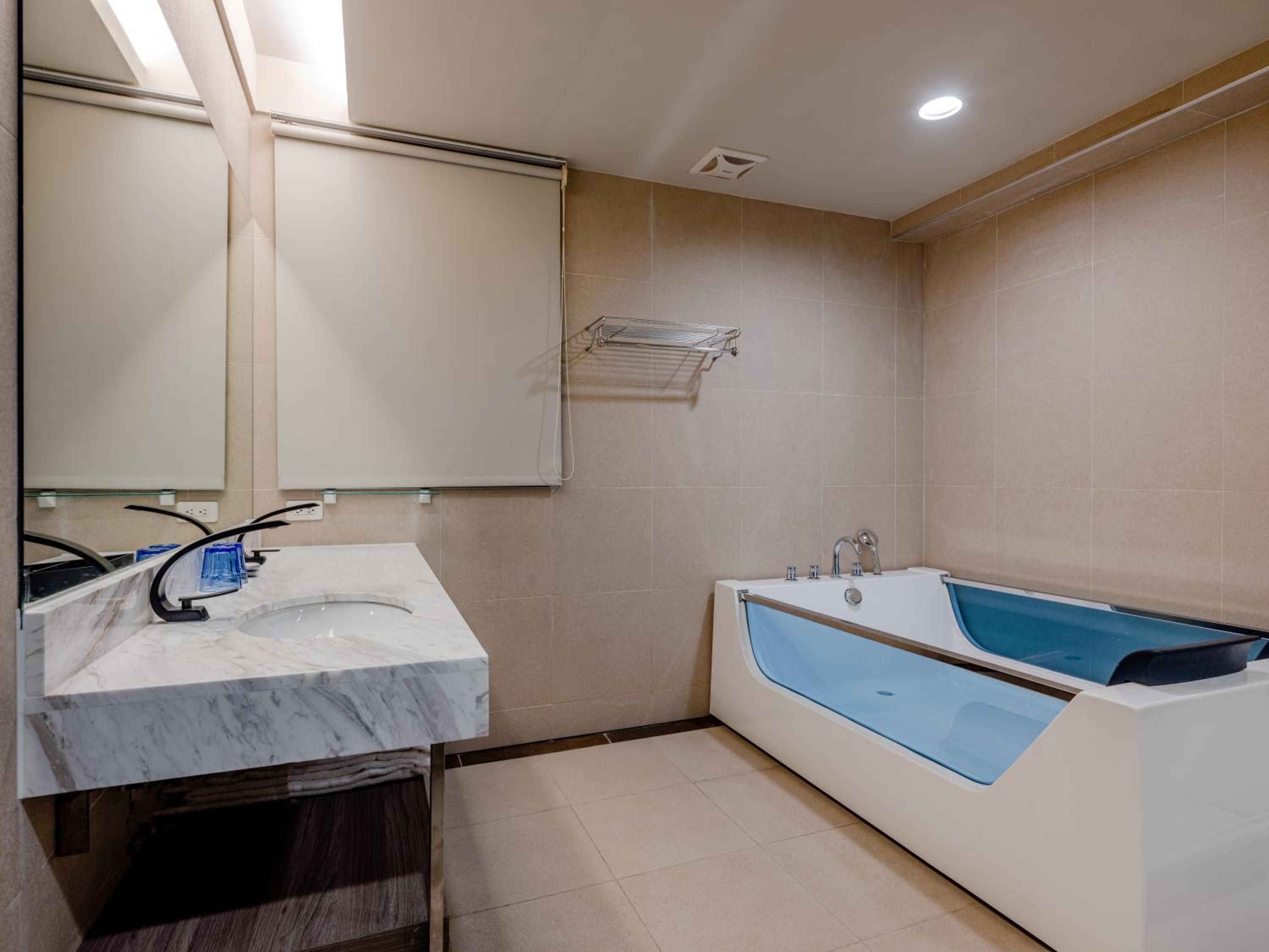 Grand Executive Suite - Photo 9