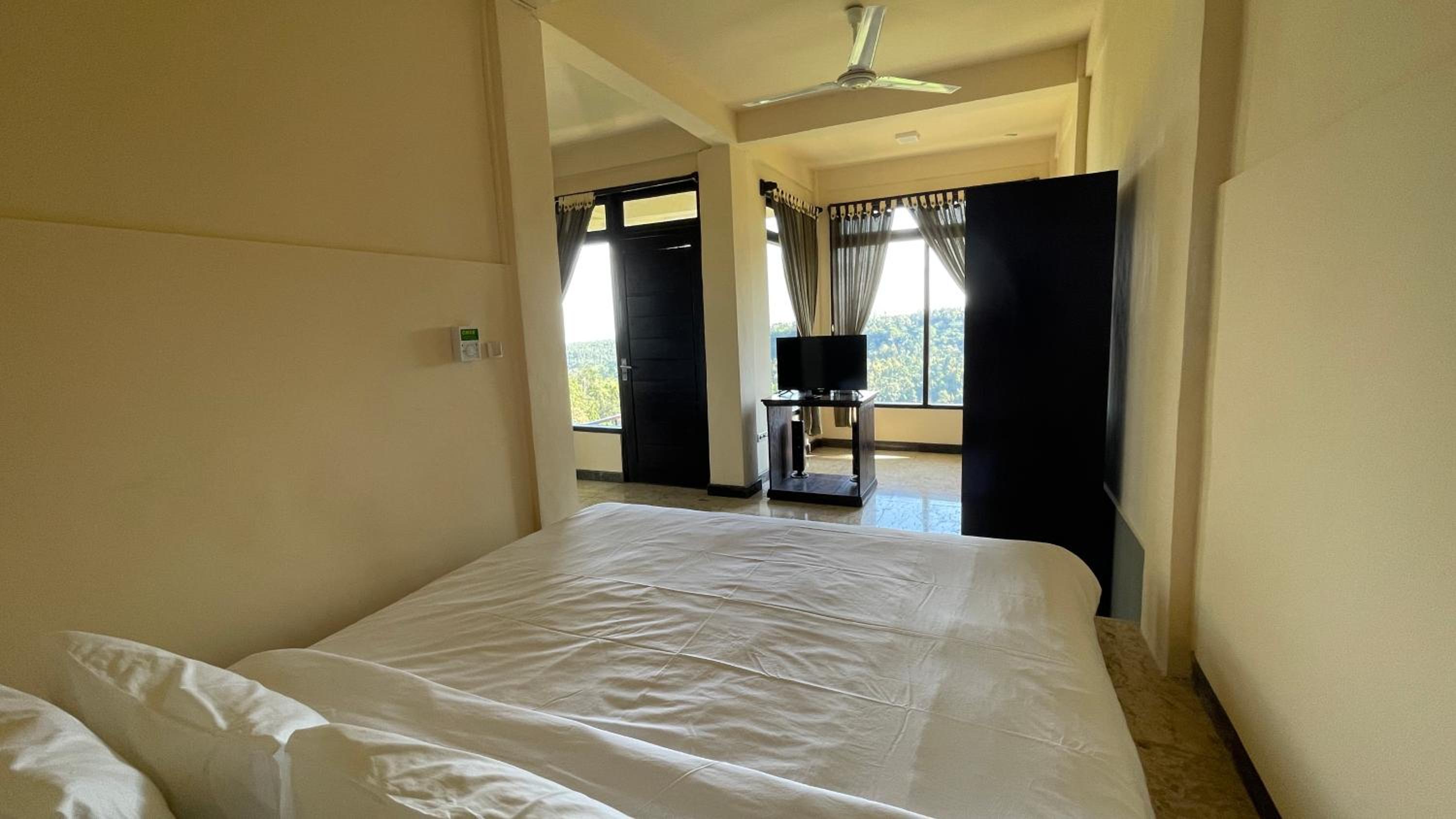 Superior Double or Twin Room with Mountain View - Photo 10