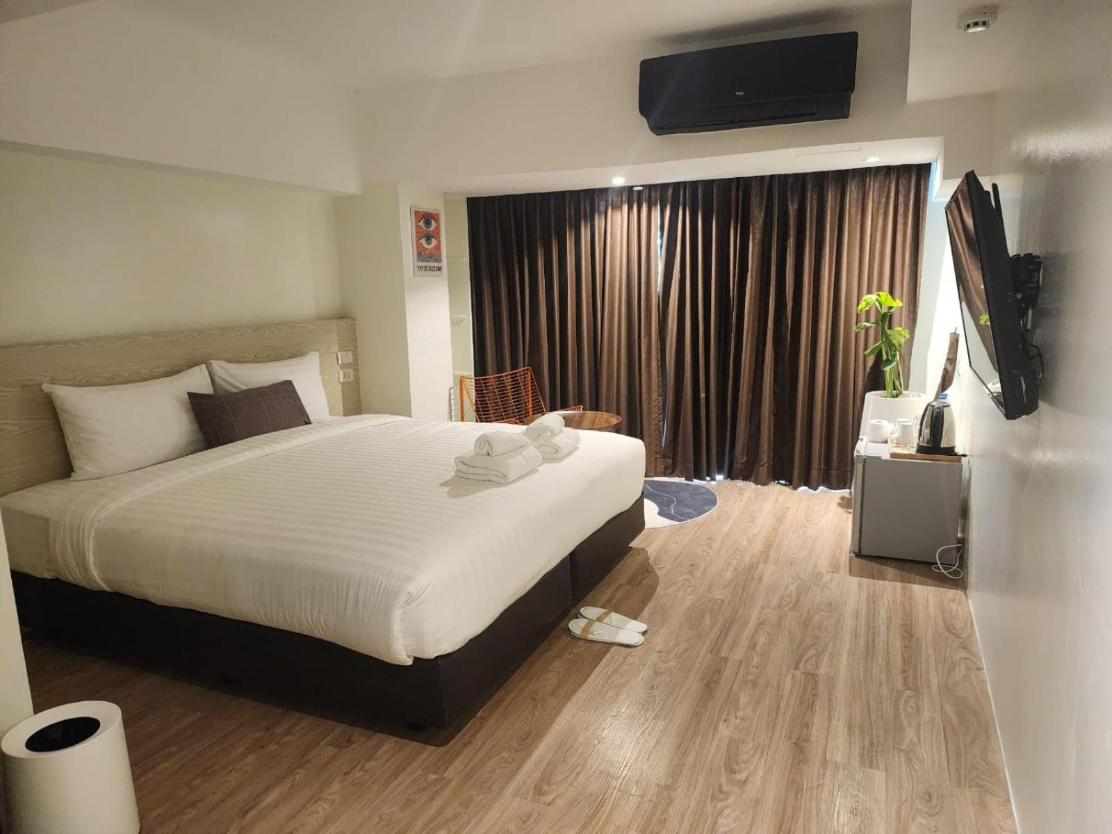 Deluxe Room with City View photo 3
