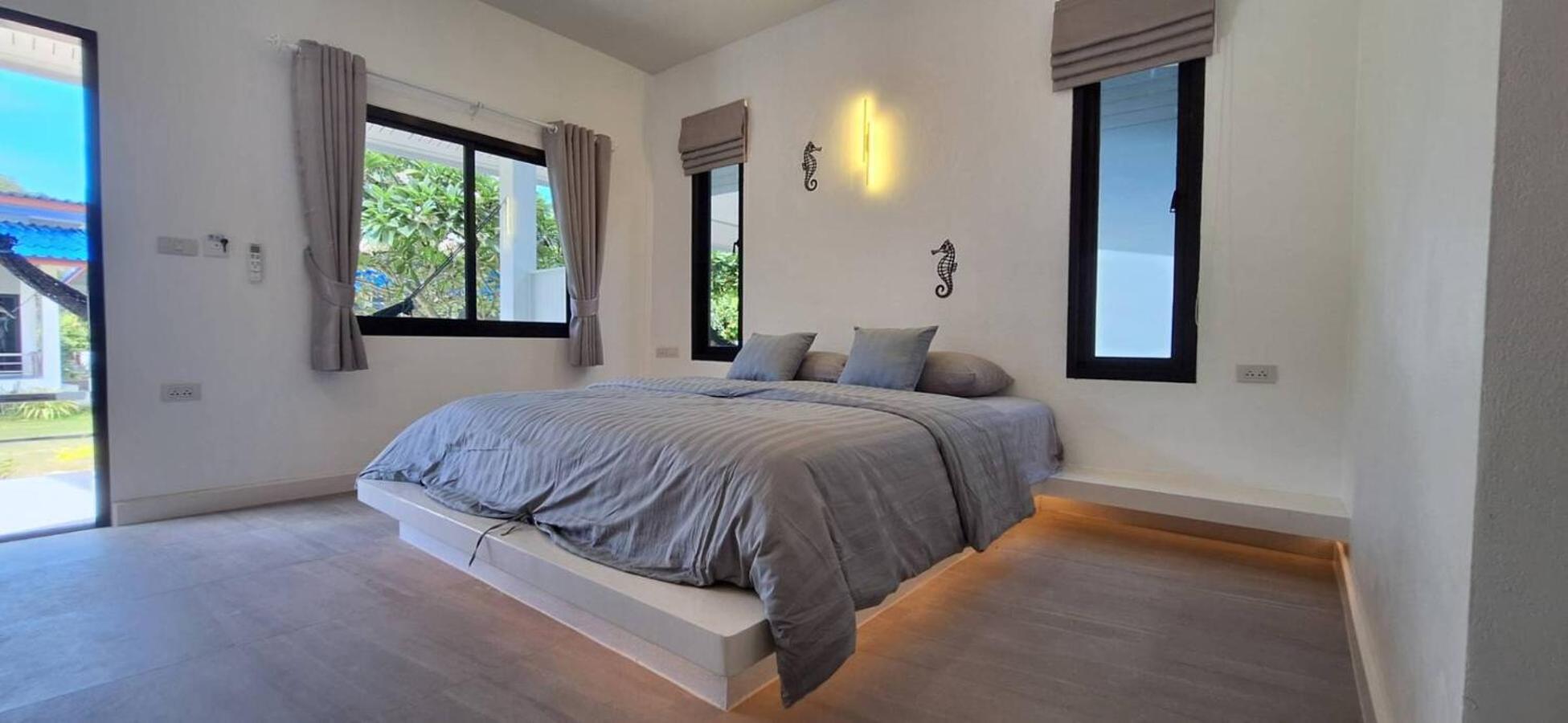 Villa with Garden View