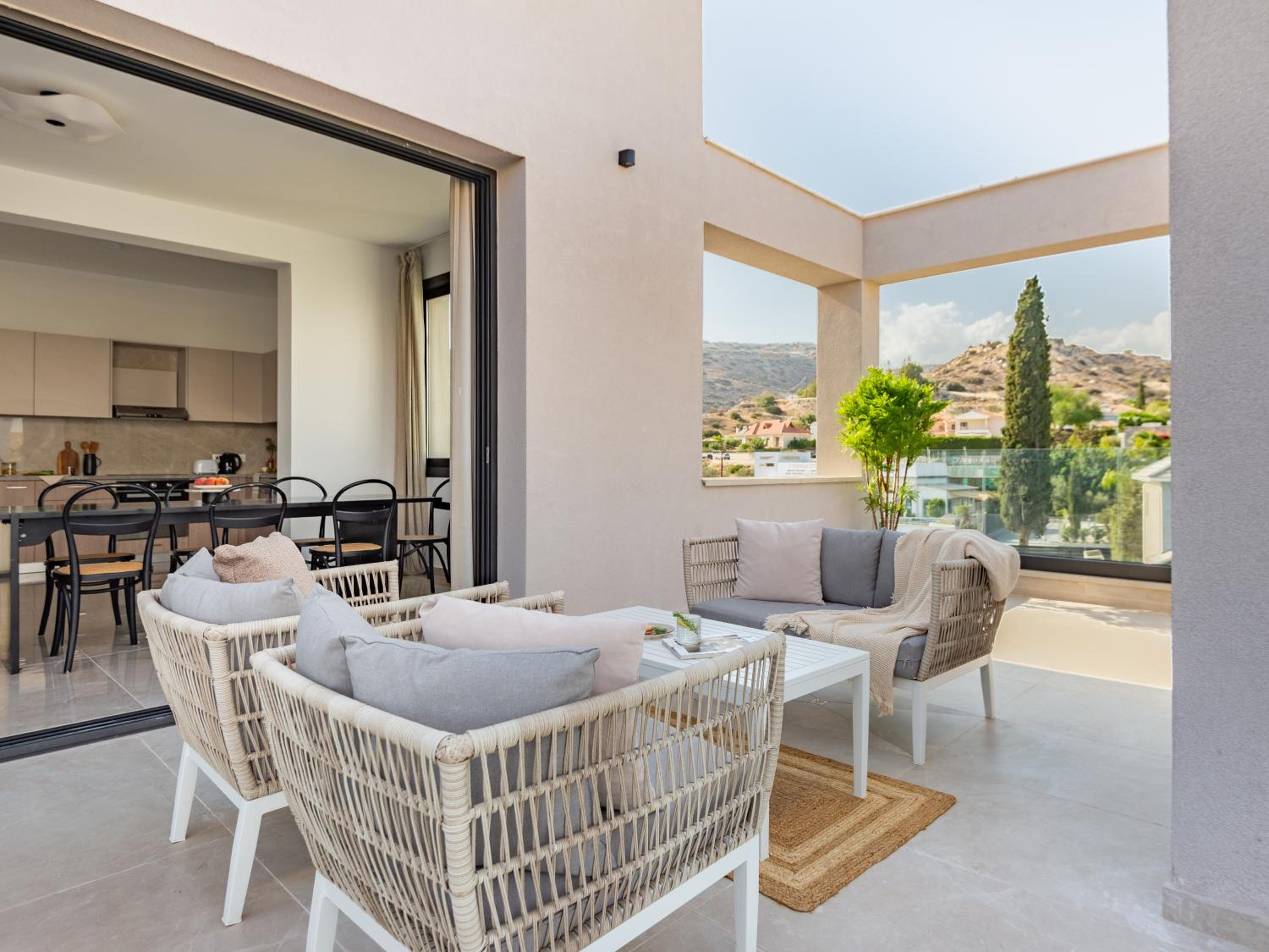 Three-Bedroom Apartment With Terrace photo 1