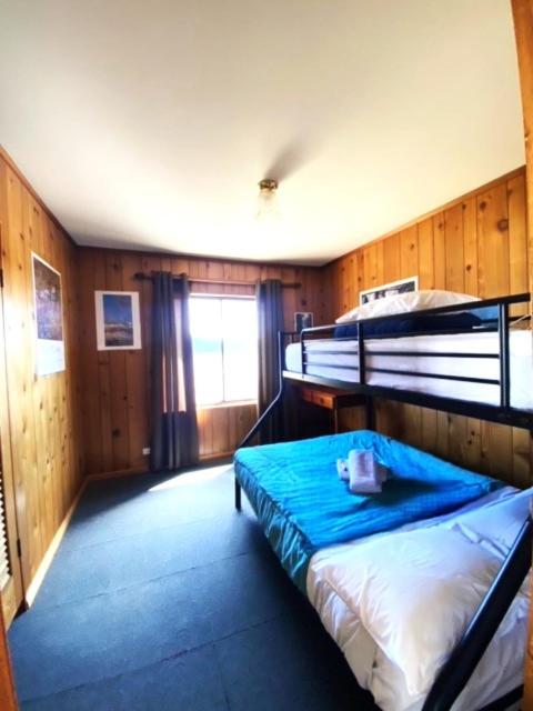 Two-Bedroom Apartment with Balcony and Sea View photo 2
