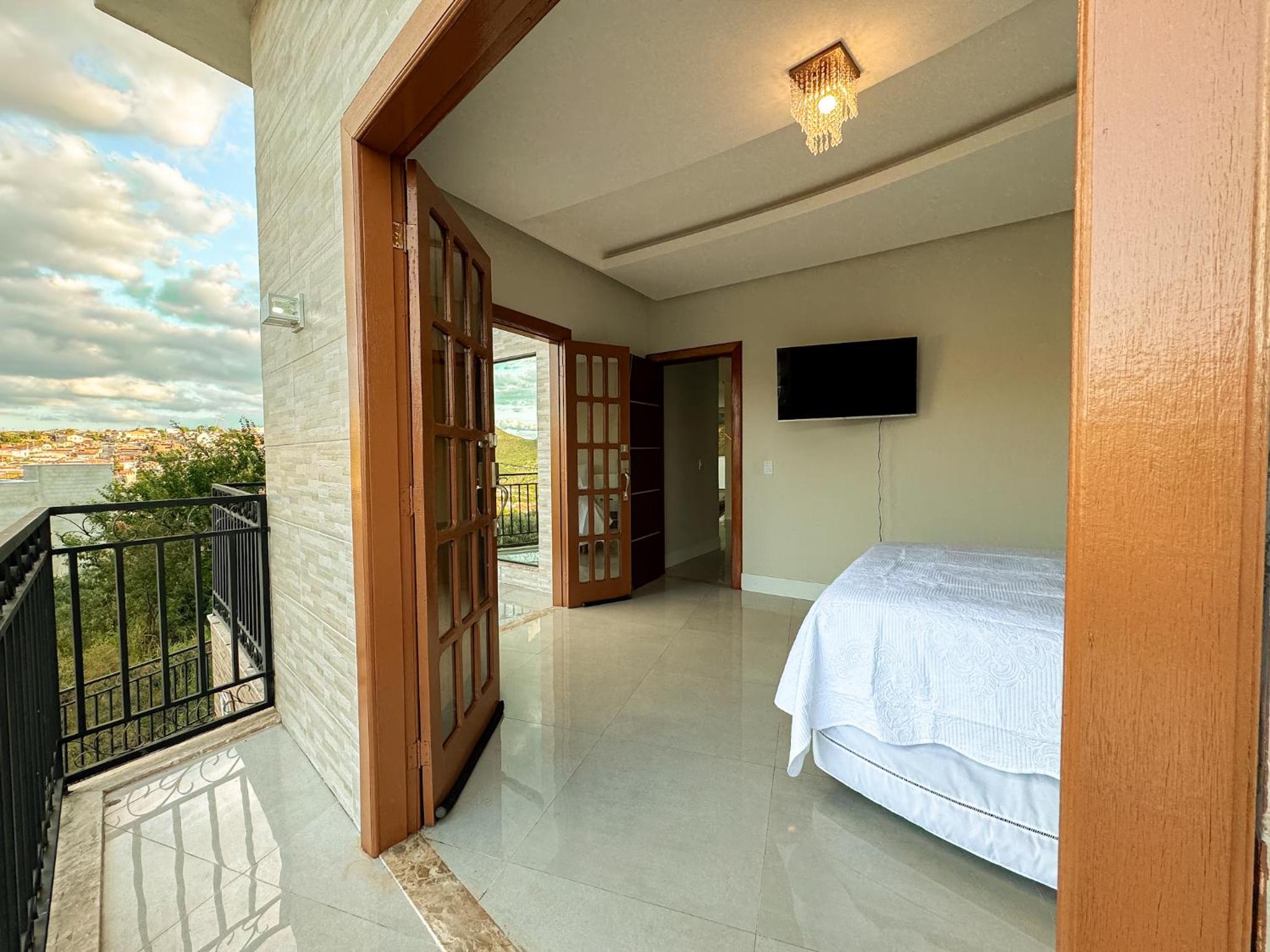 Suite with Mountain View