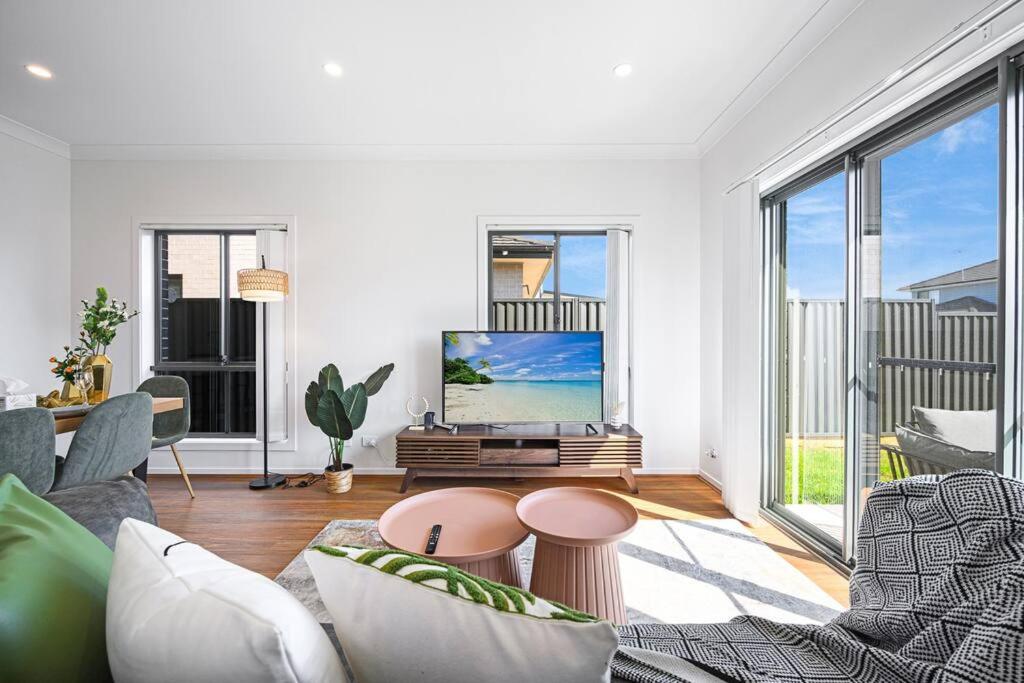 Five-Bedroom House photo 1