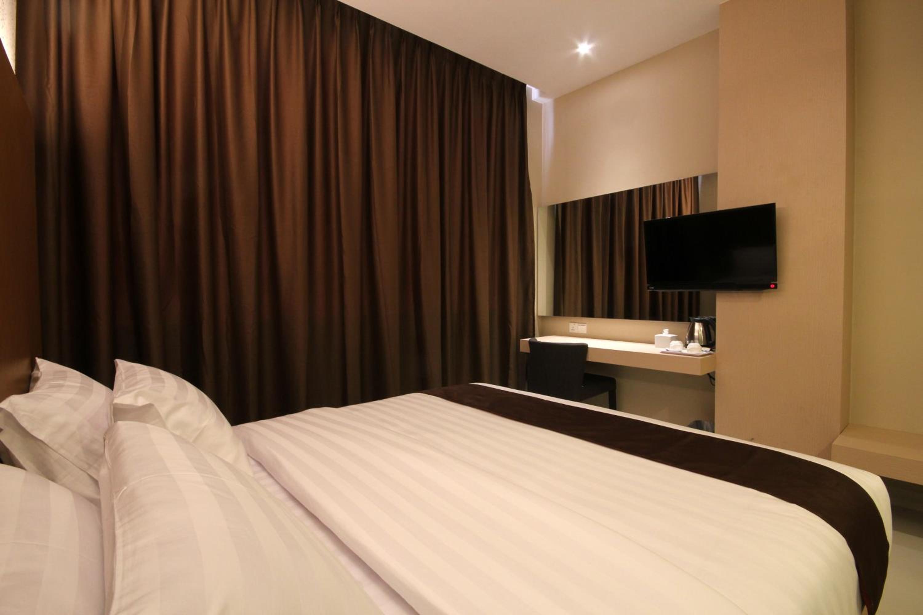 Deluxe King Room photo 3