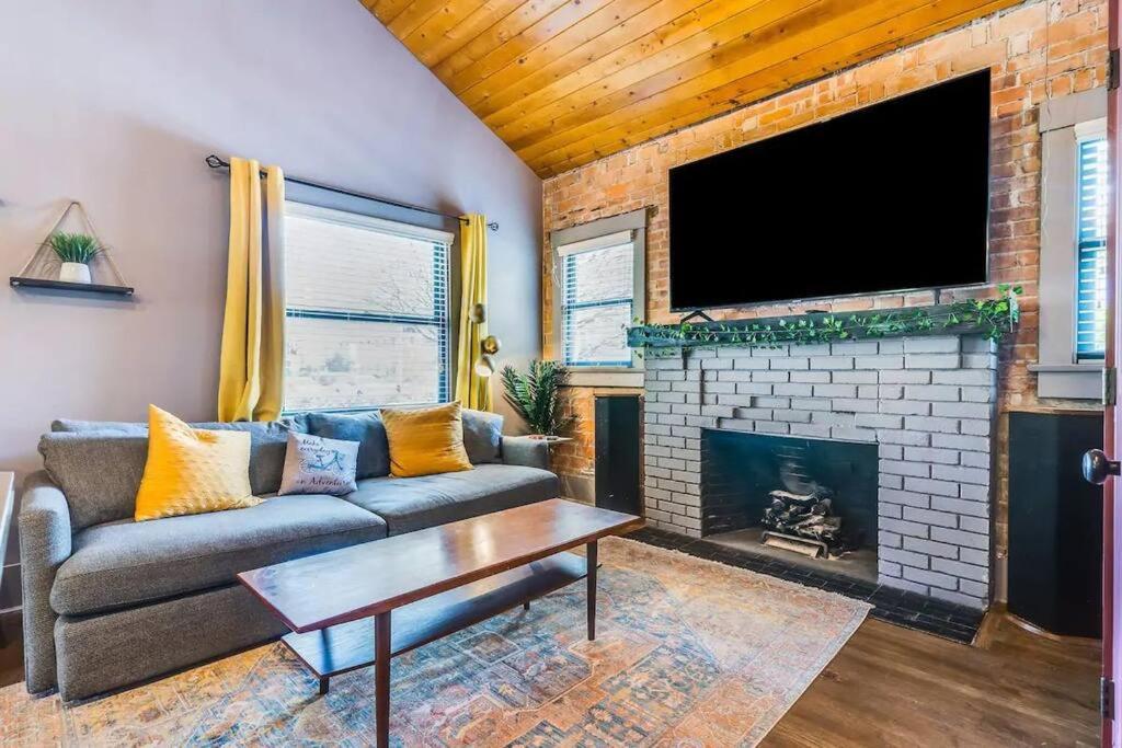 Two-Bedroom House photo 2