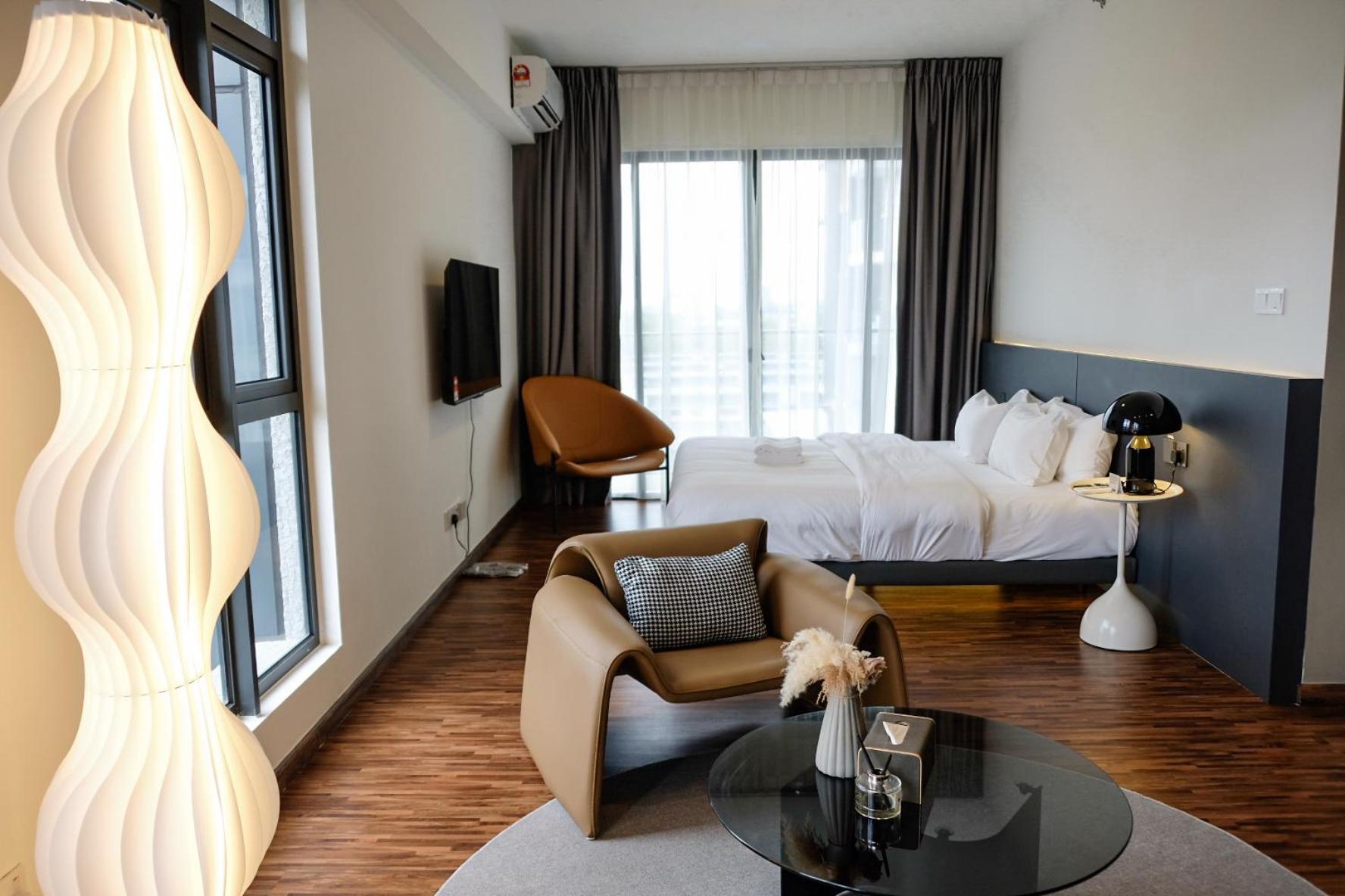 Deluxe King Room photo 3