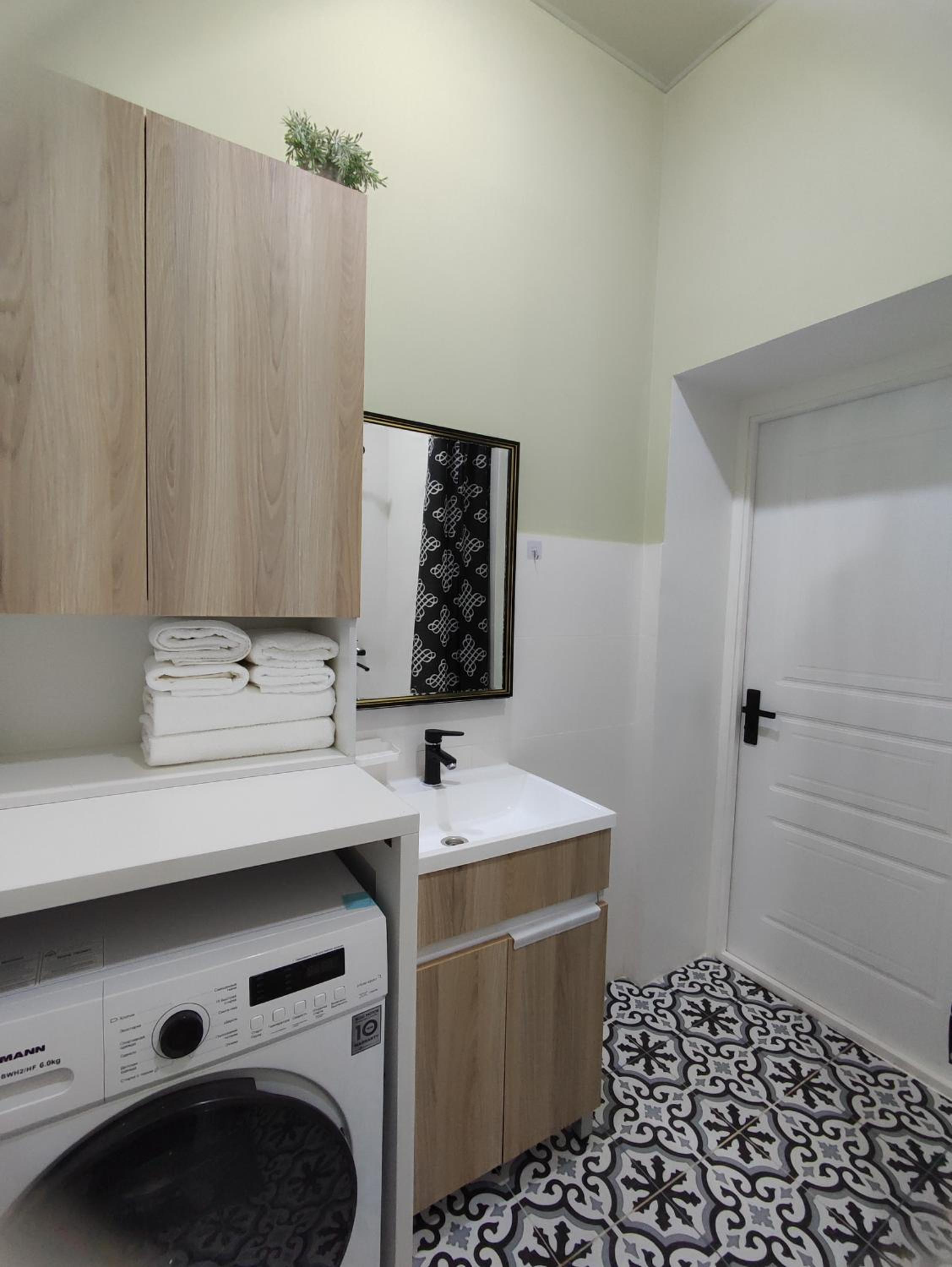 One-Bedroom Apartment photo 2