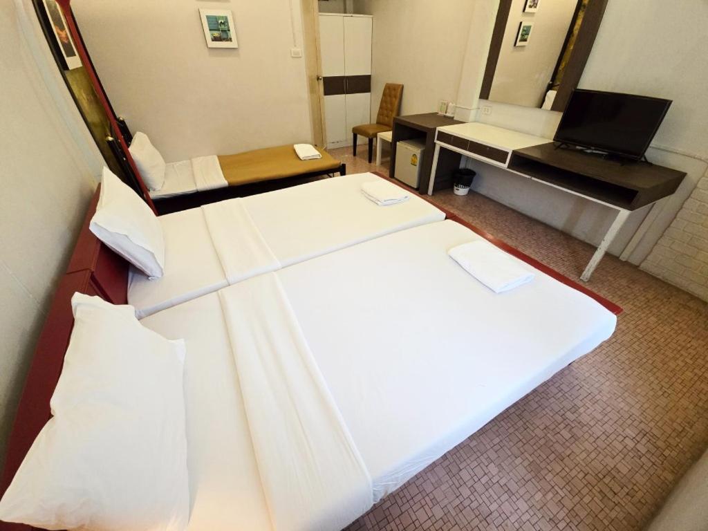Deluxe Triple Room photo 3