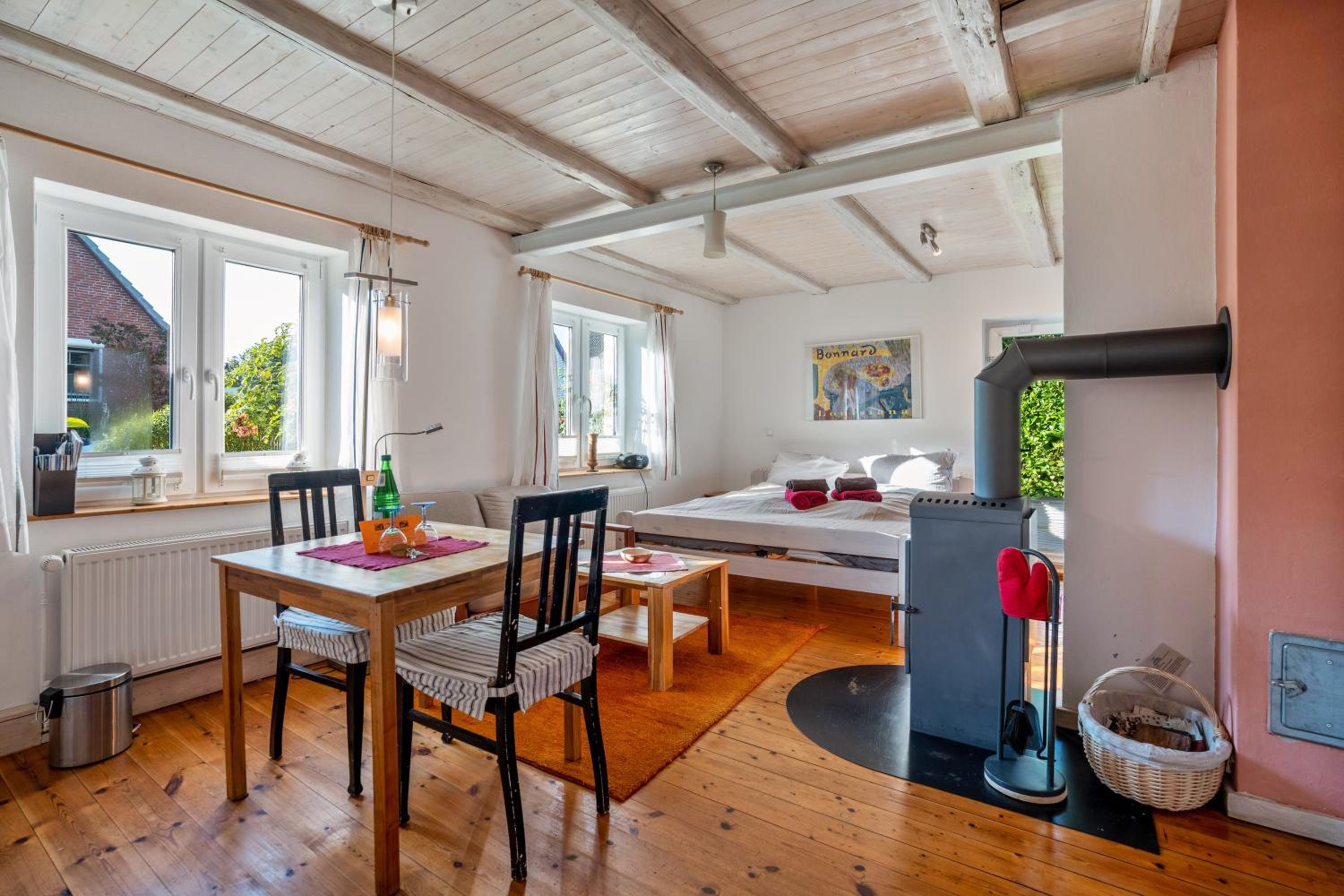 One-Bedroom Apartment with Garden photo 1