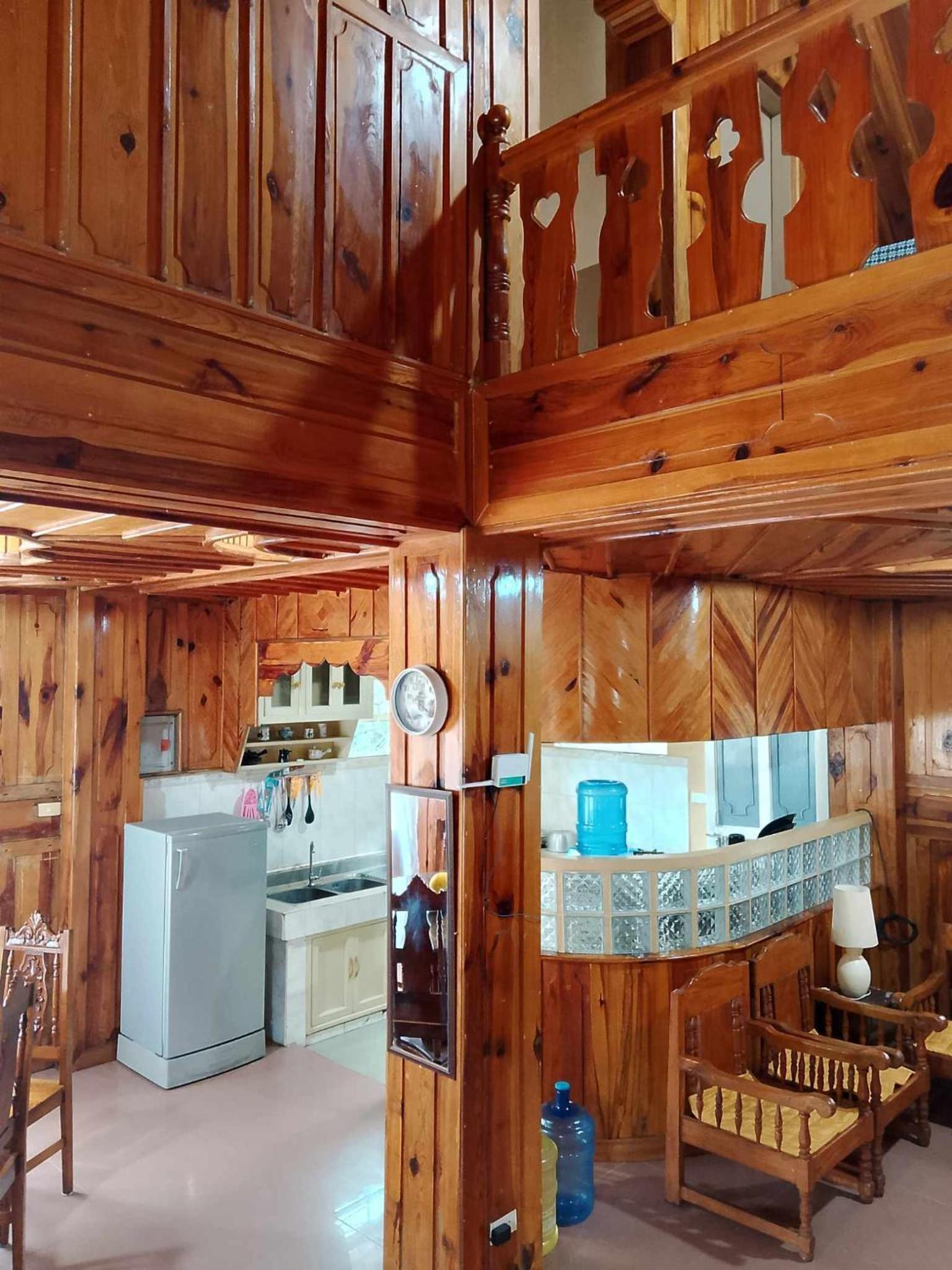 Five-Bedroom House photo 3