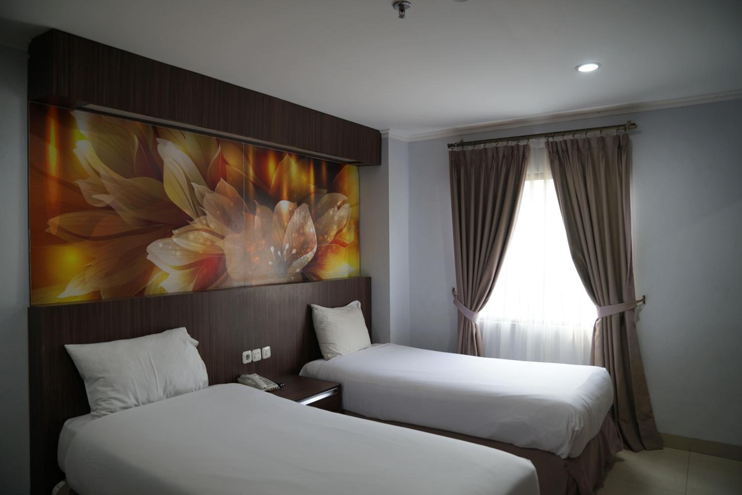 Standard Twin Room - Photo 1