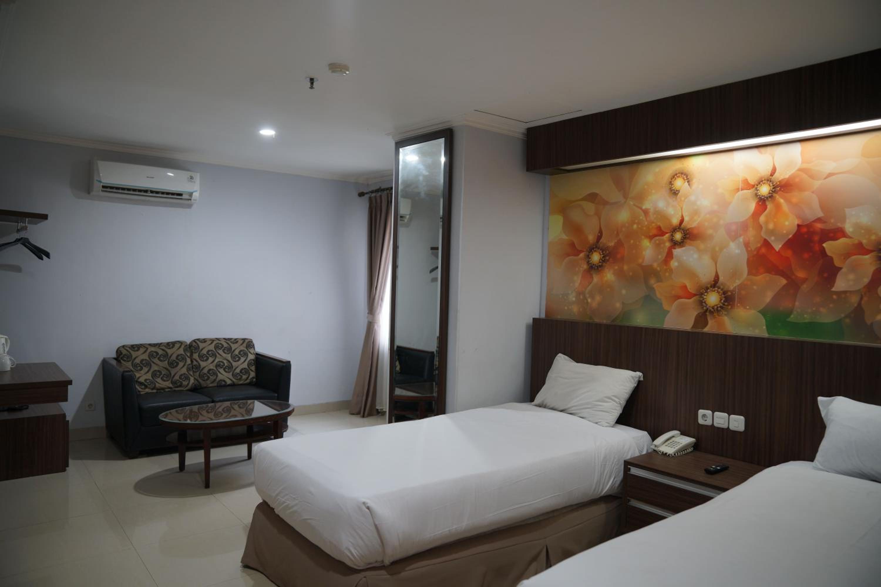 Standard Twin Room - Photo 5