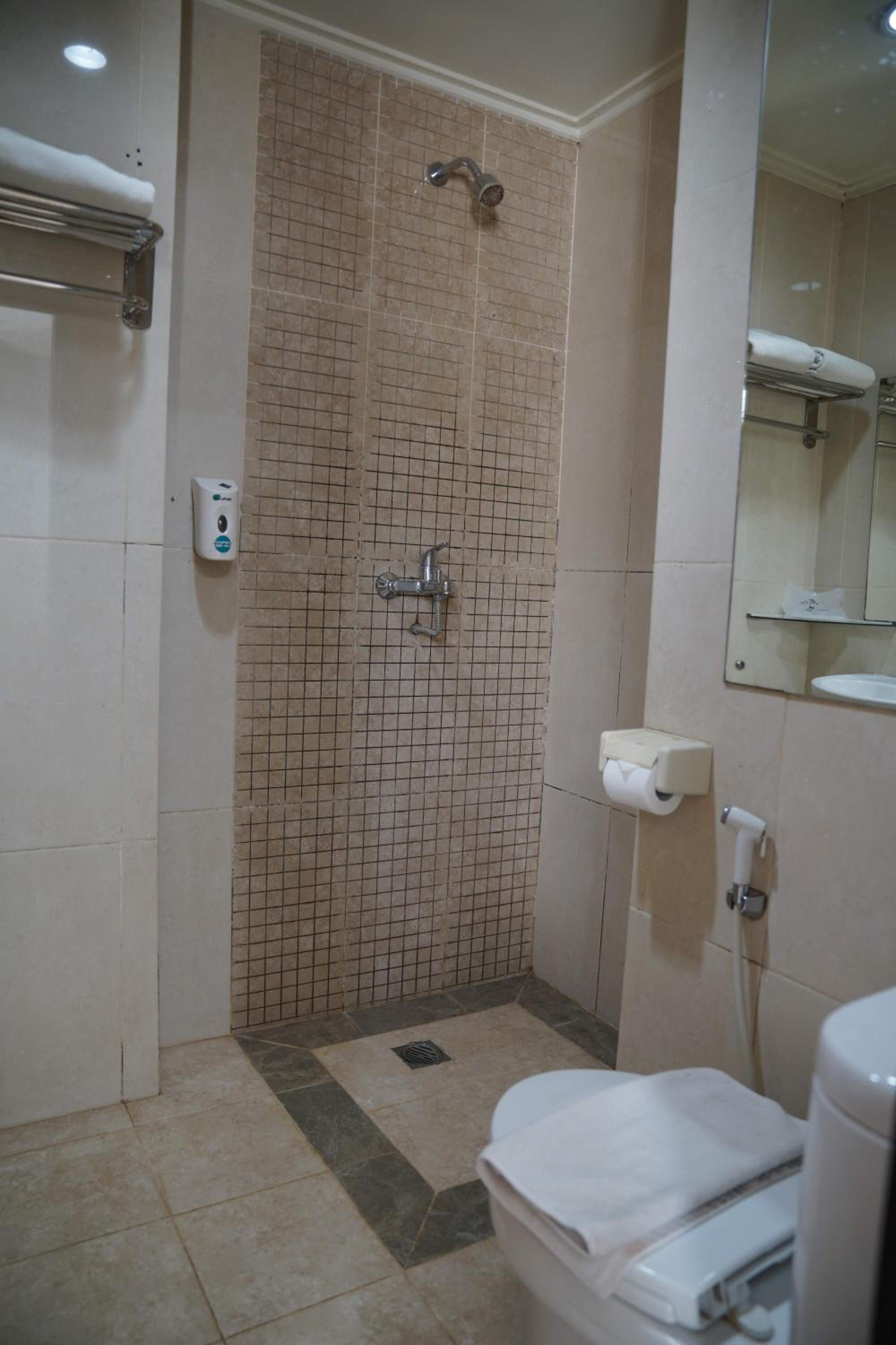 Superior King Room - Photo 3