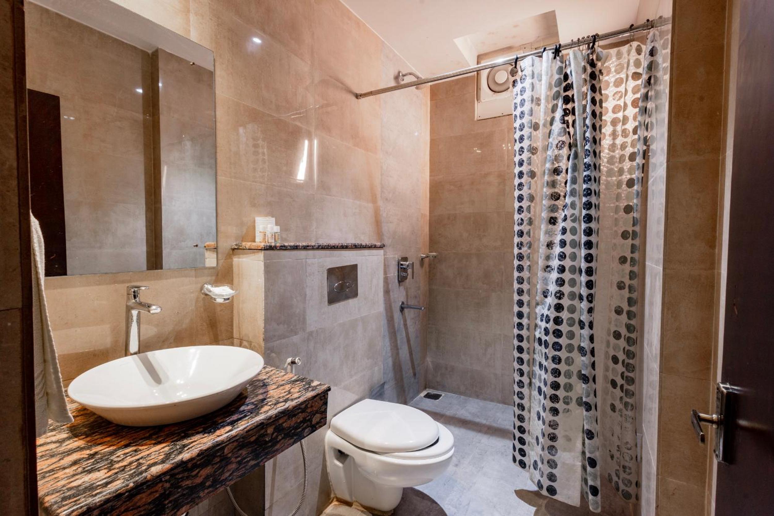Deluxe Double Room (2 Adults + 1 Child) - Photo 13