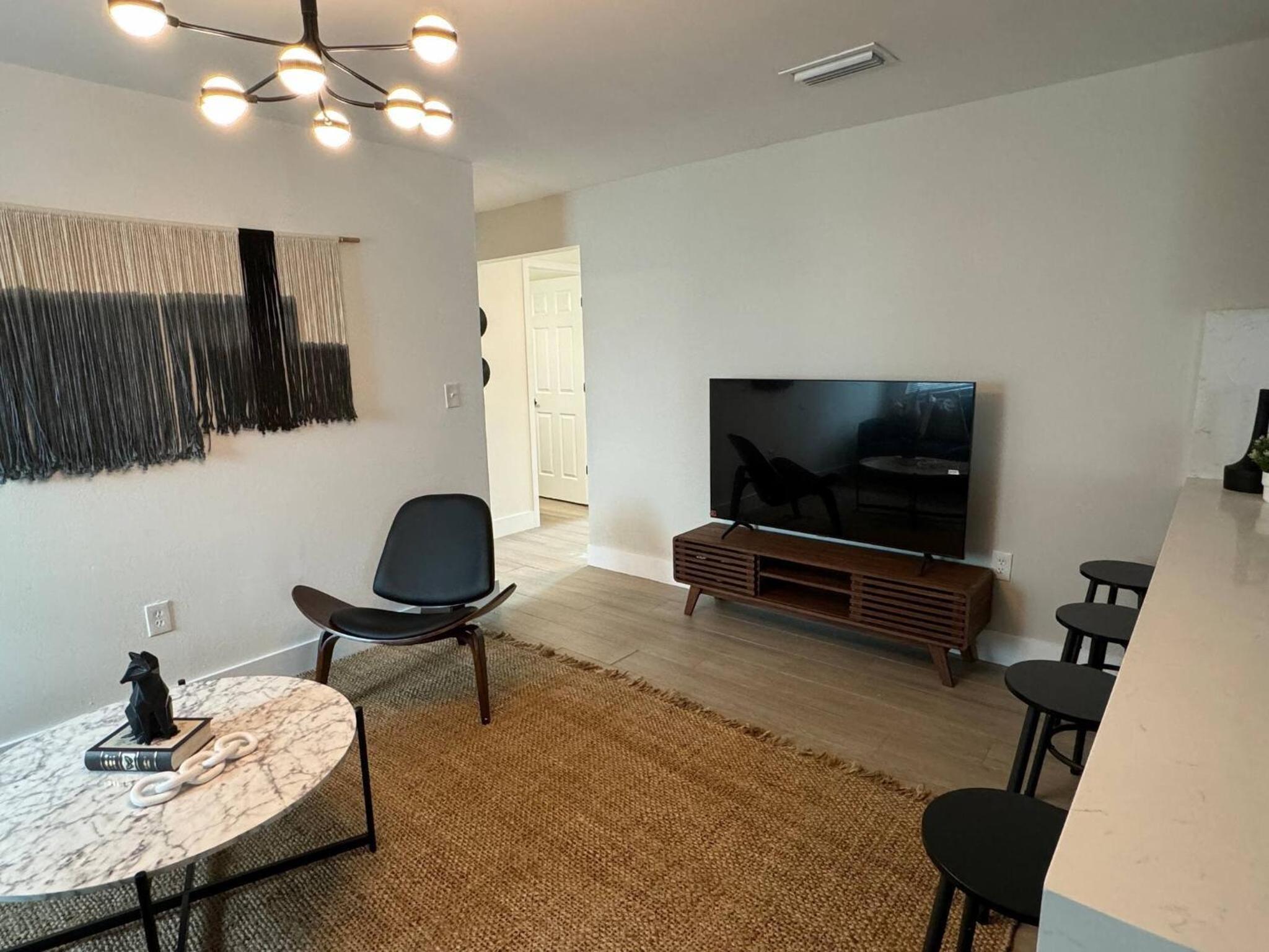 Three-Bedroom Apartment photo 2