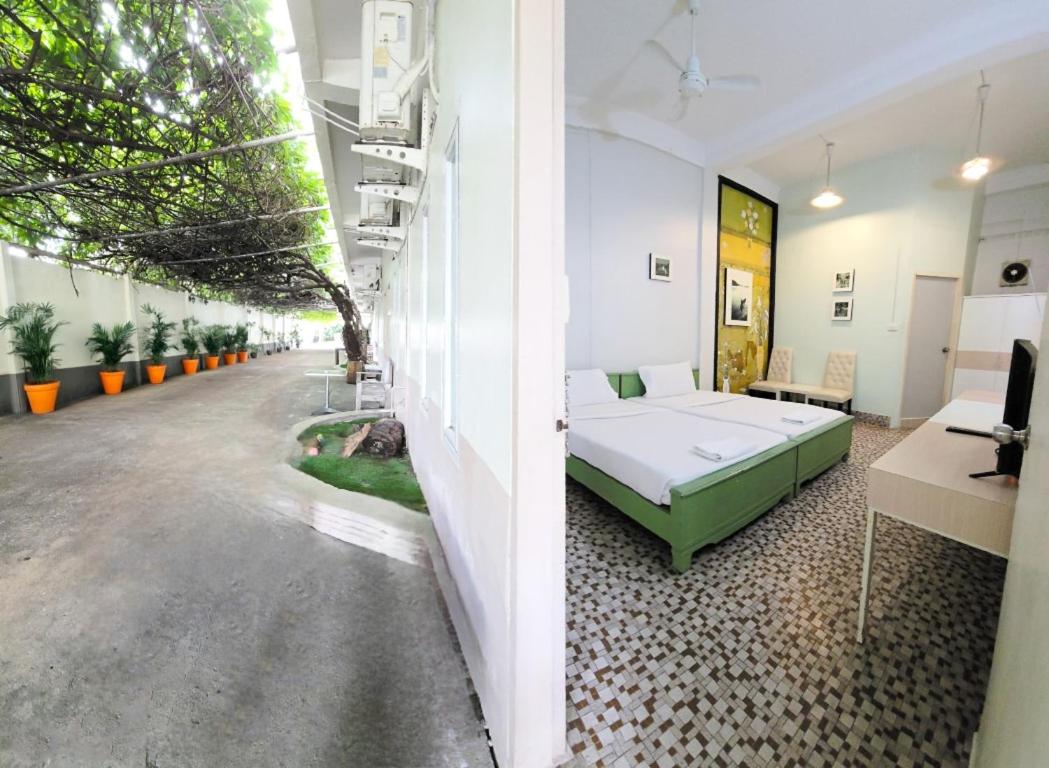 Twin Room With Garden View photo 3