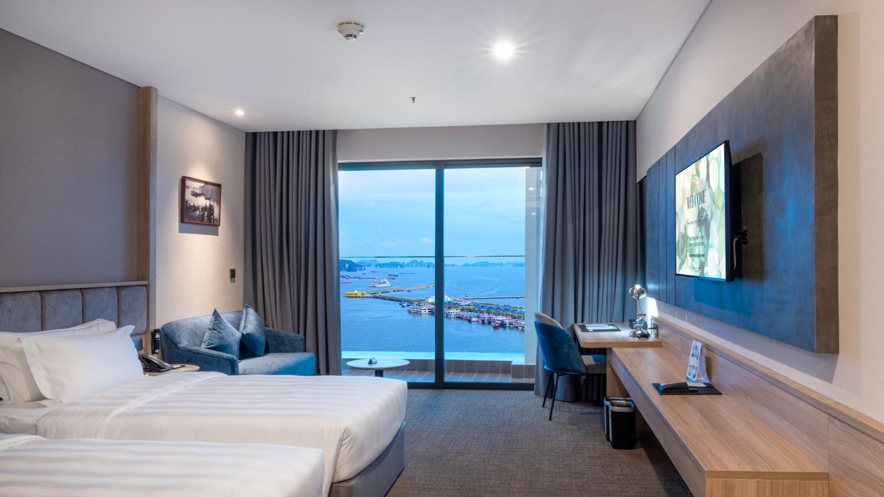 Deluxe Twin Room with Ocean View photo 2