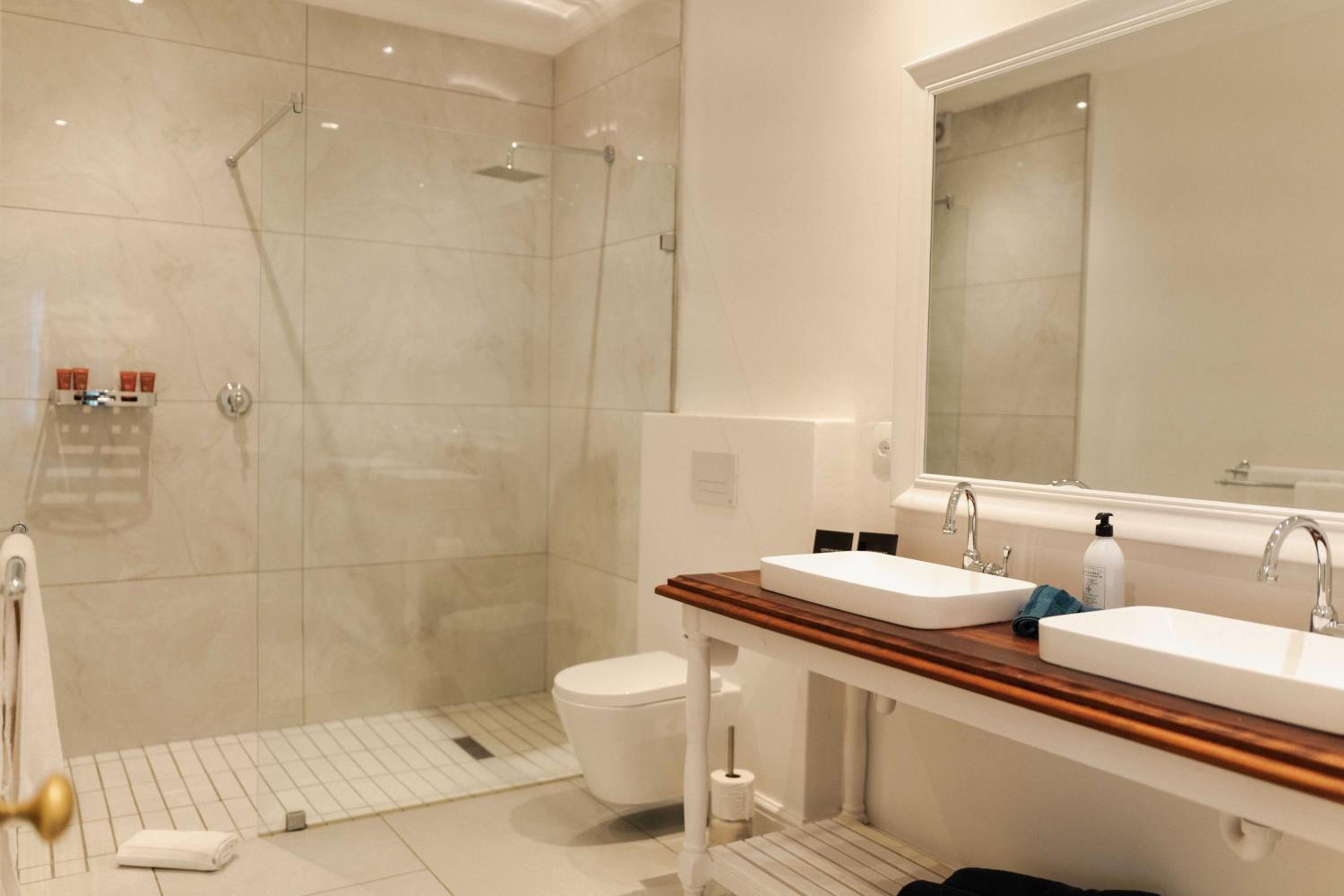 Luxury King Room 1 - Photo 2
