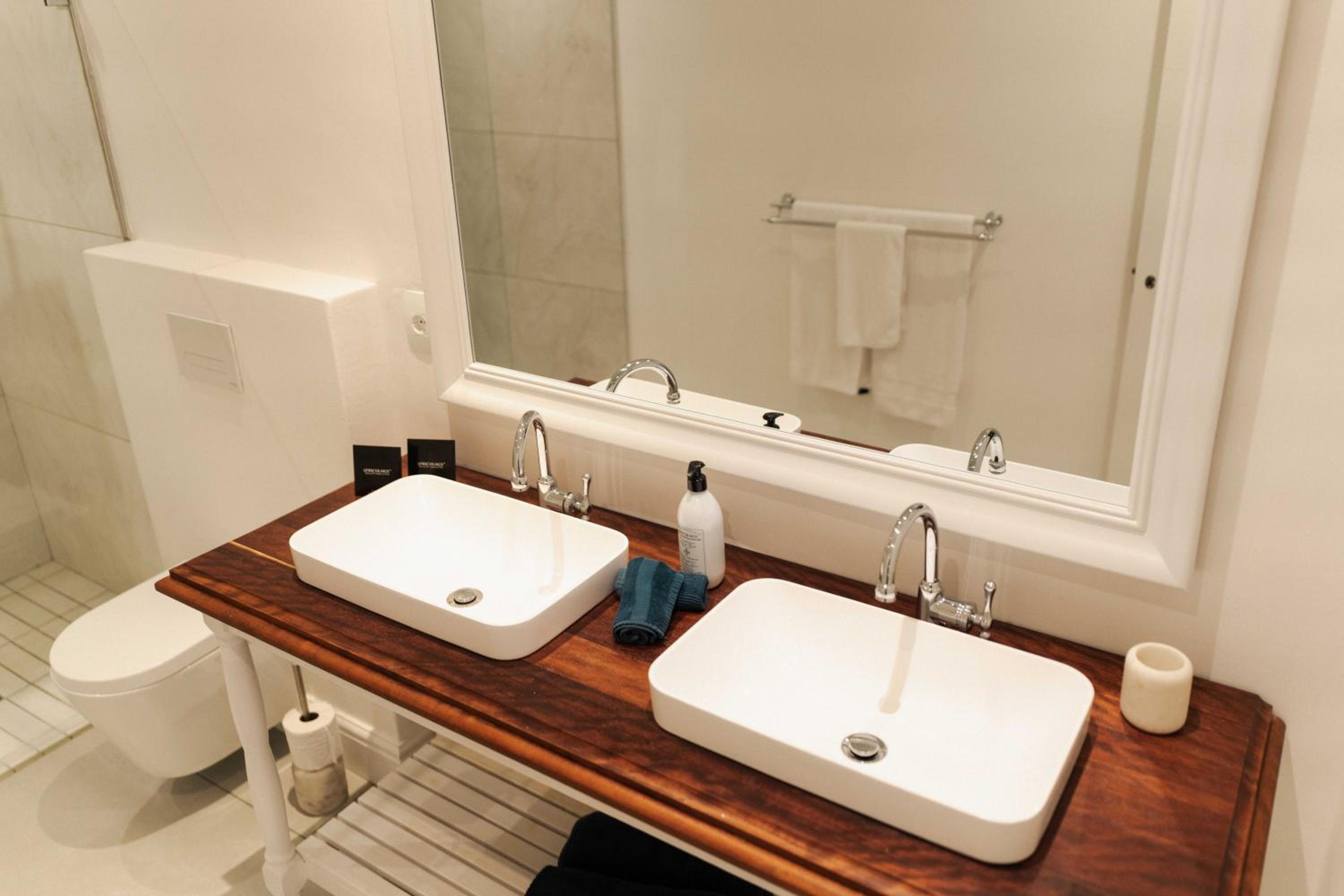 Luxury King Room 1 - Photo 3