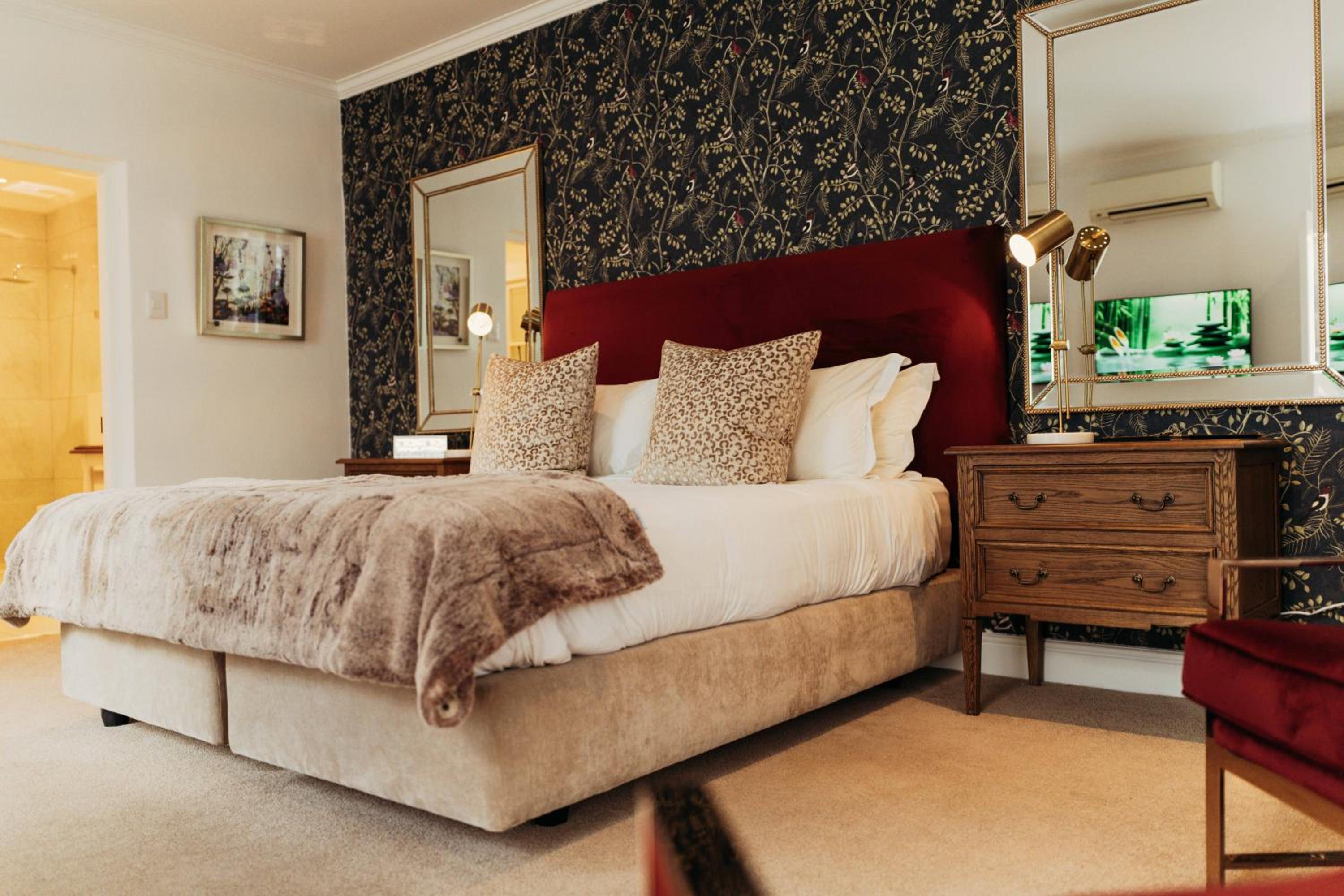 Luxury King Room 1 - Photo 1