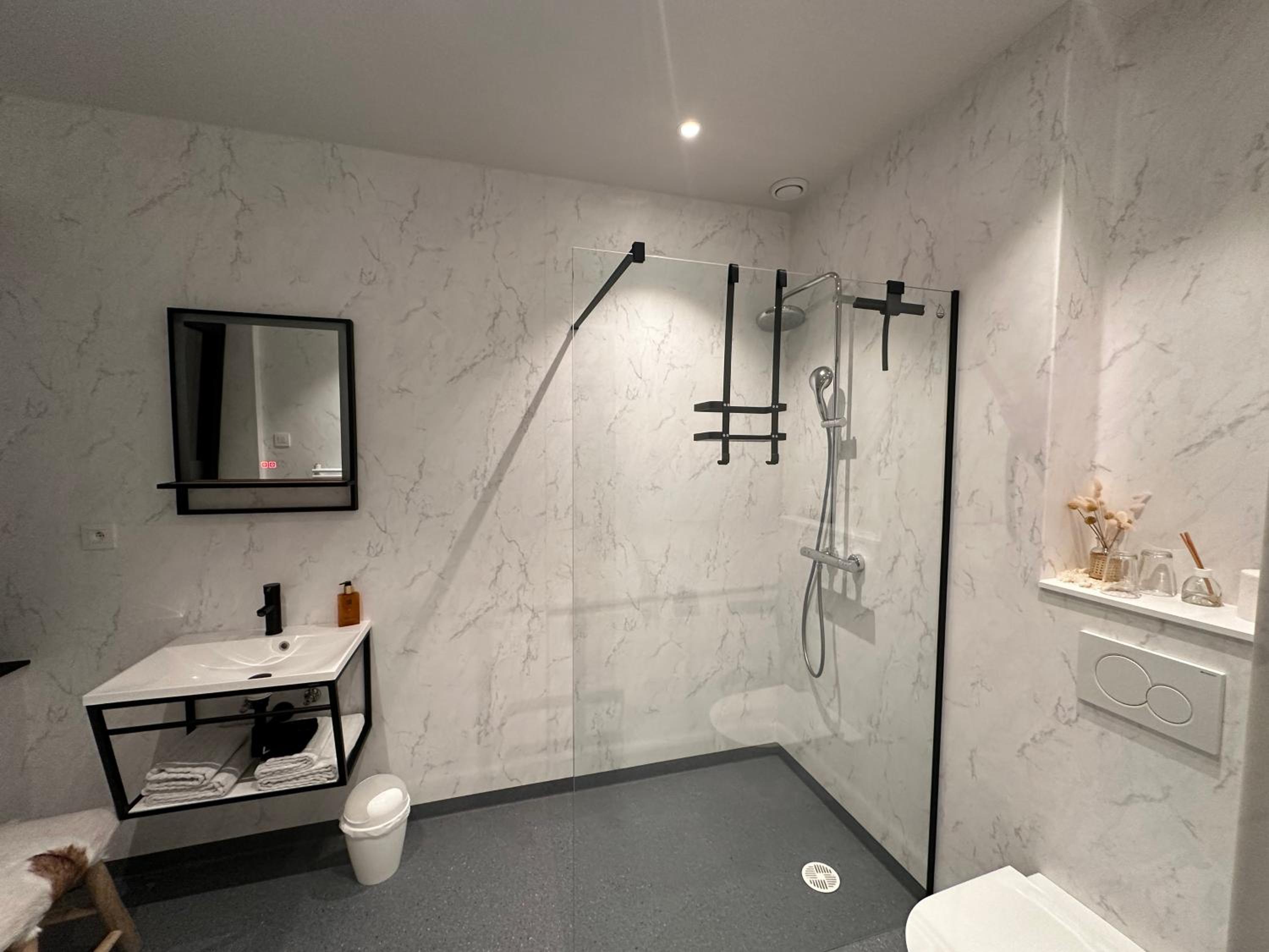 Double or Twin Room with Bathroom photo 3