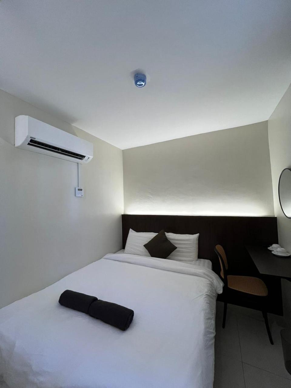 Deluxe Queen Room - Photo 5