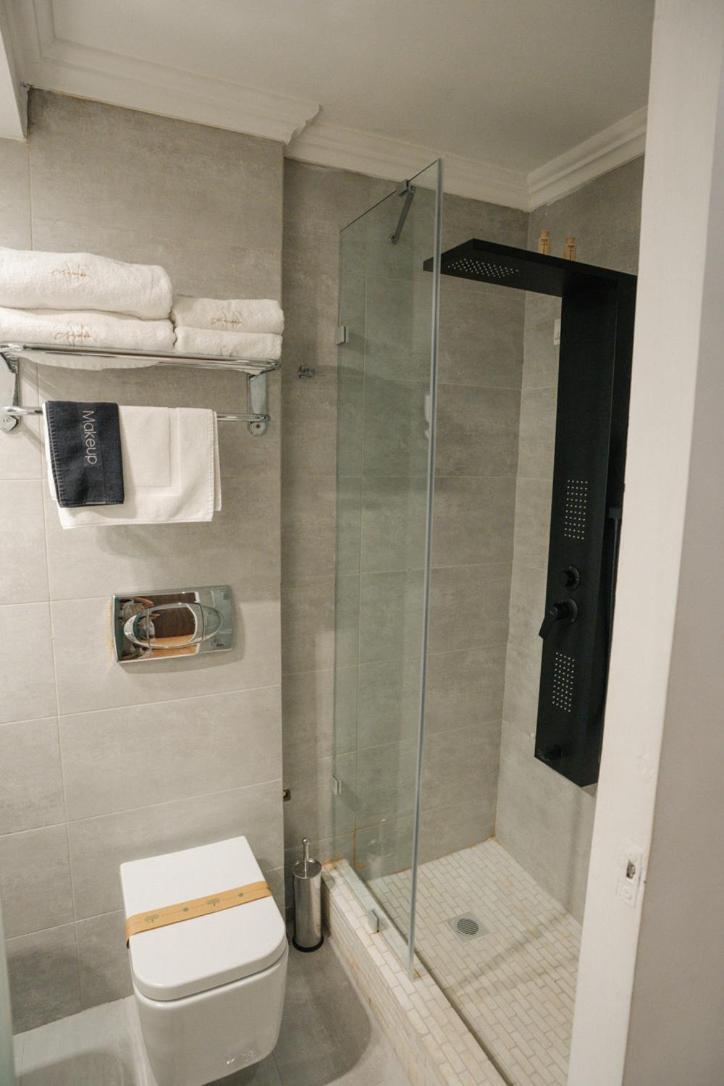 Budget Double Room - Photo 2