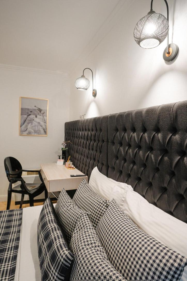 Budget Double Room - Photo 10