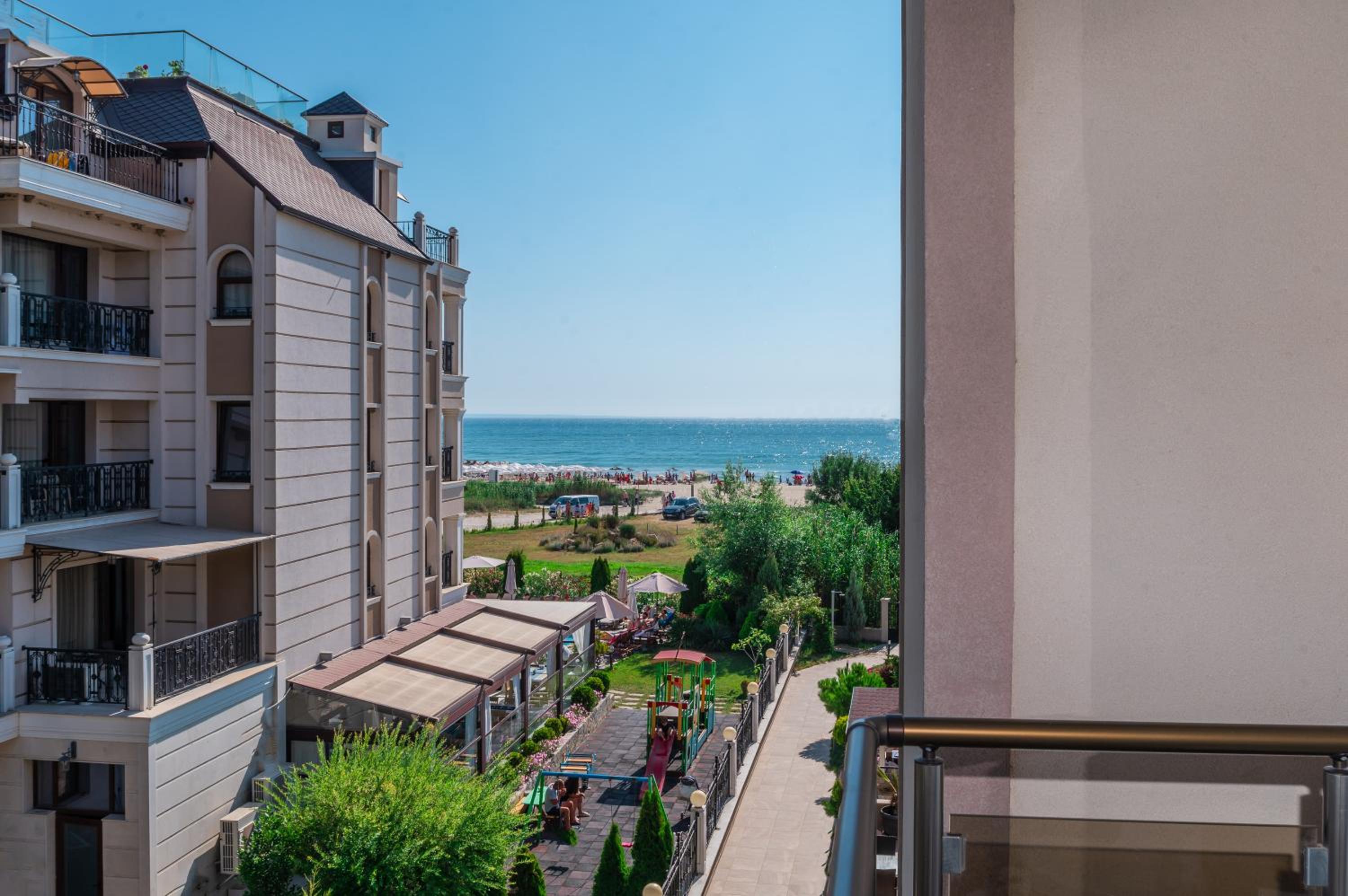 Deluxe Double or Twin Room with Garden View photo 3