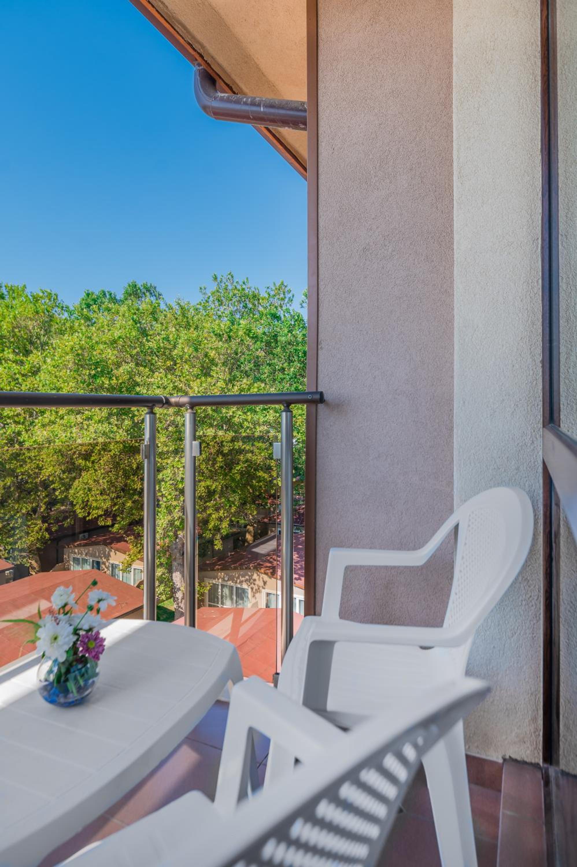 Deluxe Double or Twin Room with Garden View photo 2