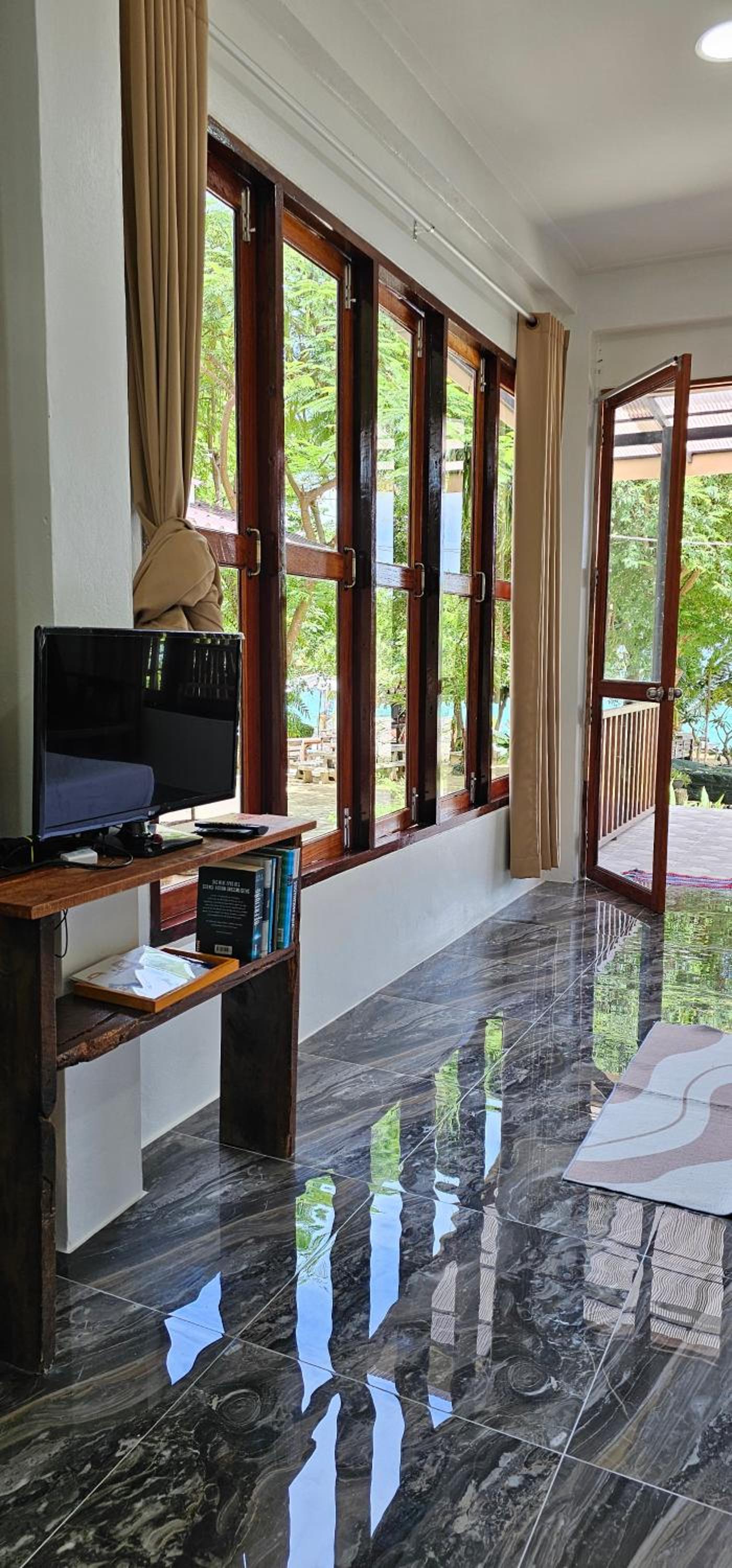 Standard Double or Twin Room with Sea View - Photo 1