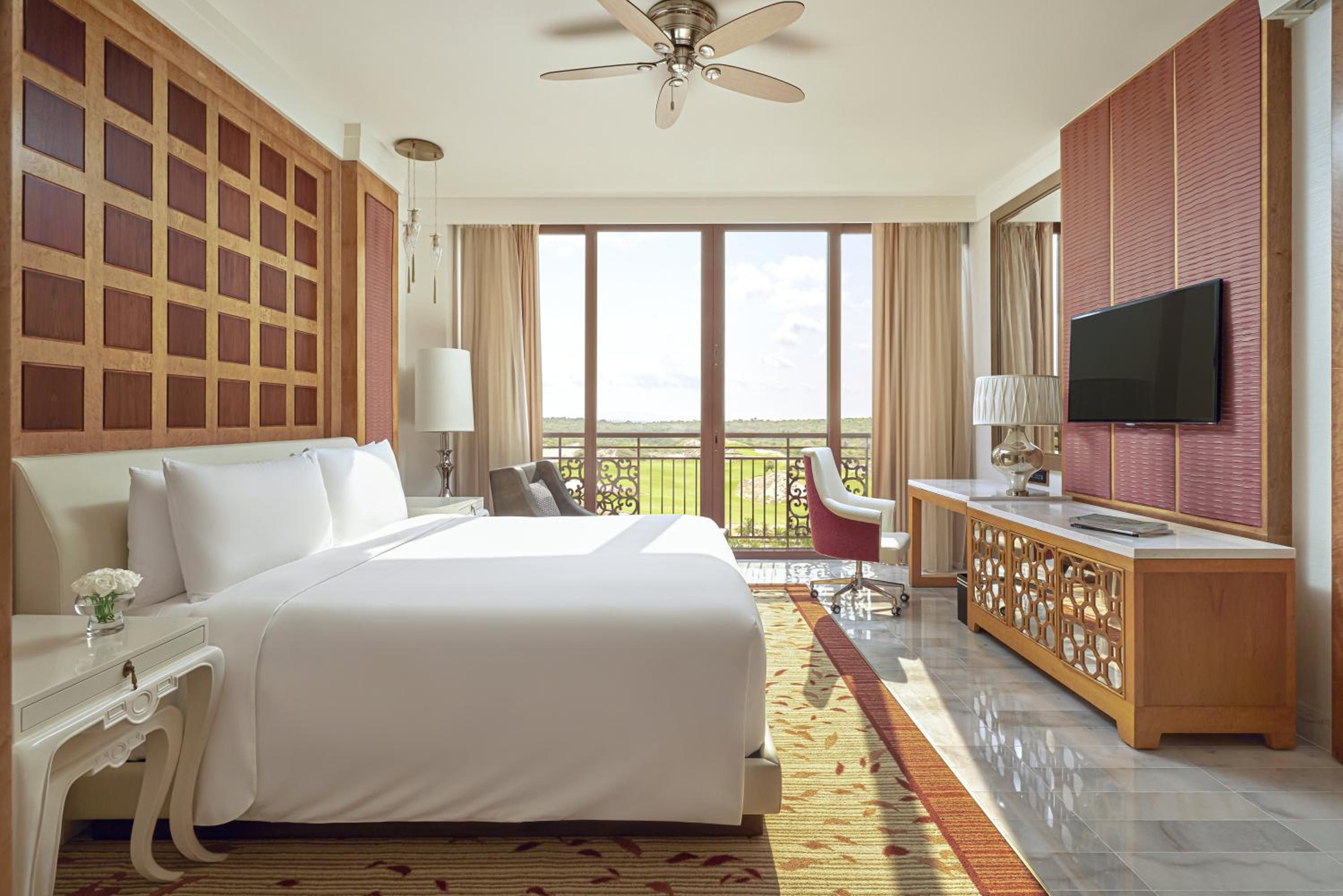 One-Bedroom King Suite with Grand Golf View - Smoking