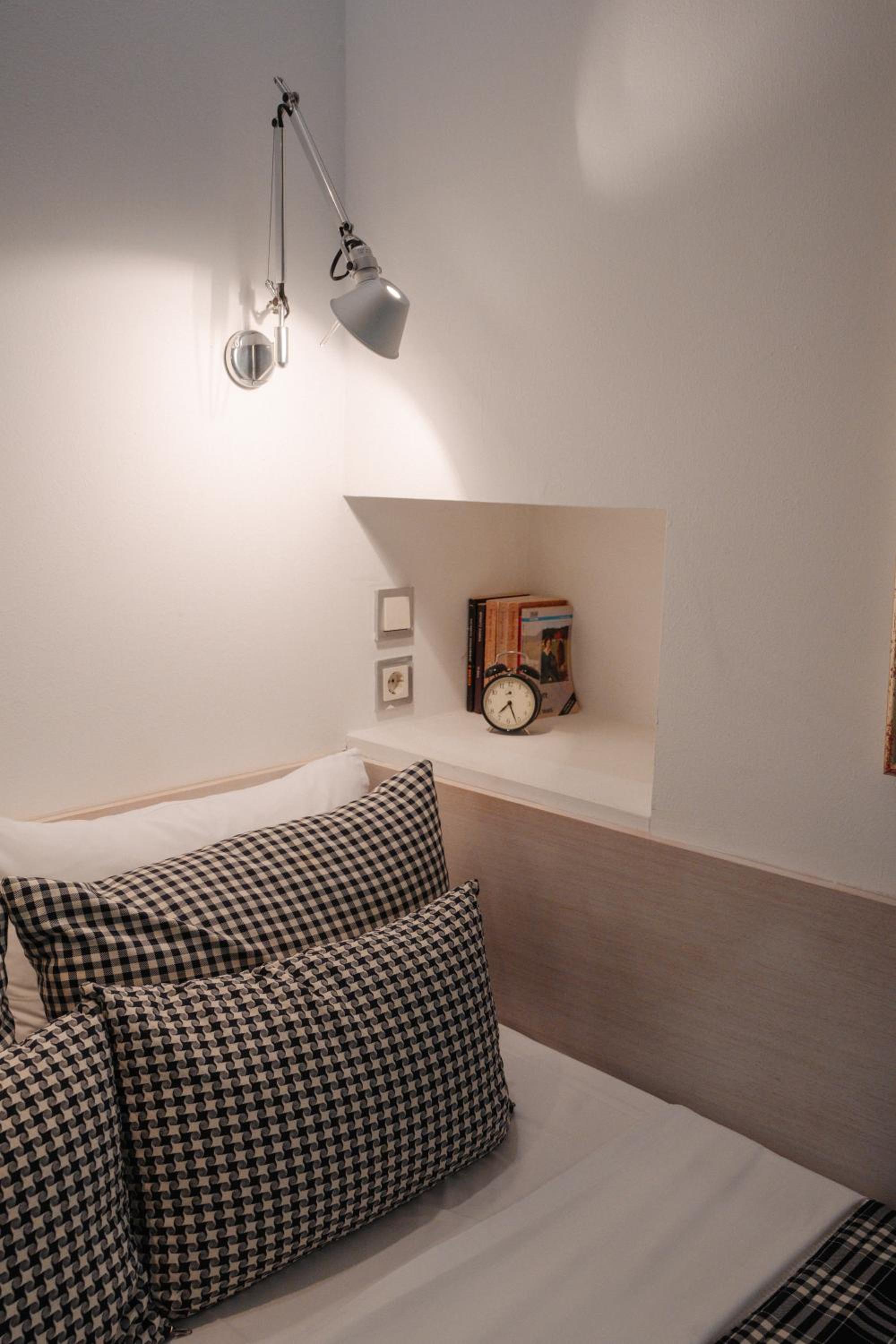 Small Double Room - Photo 9