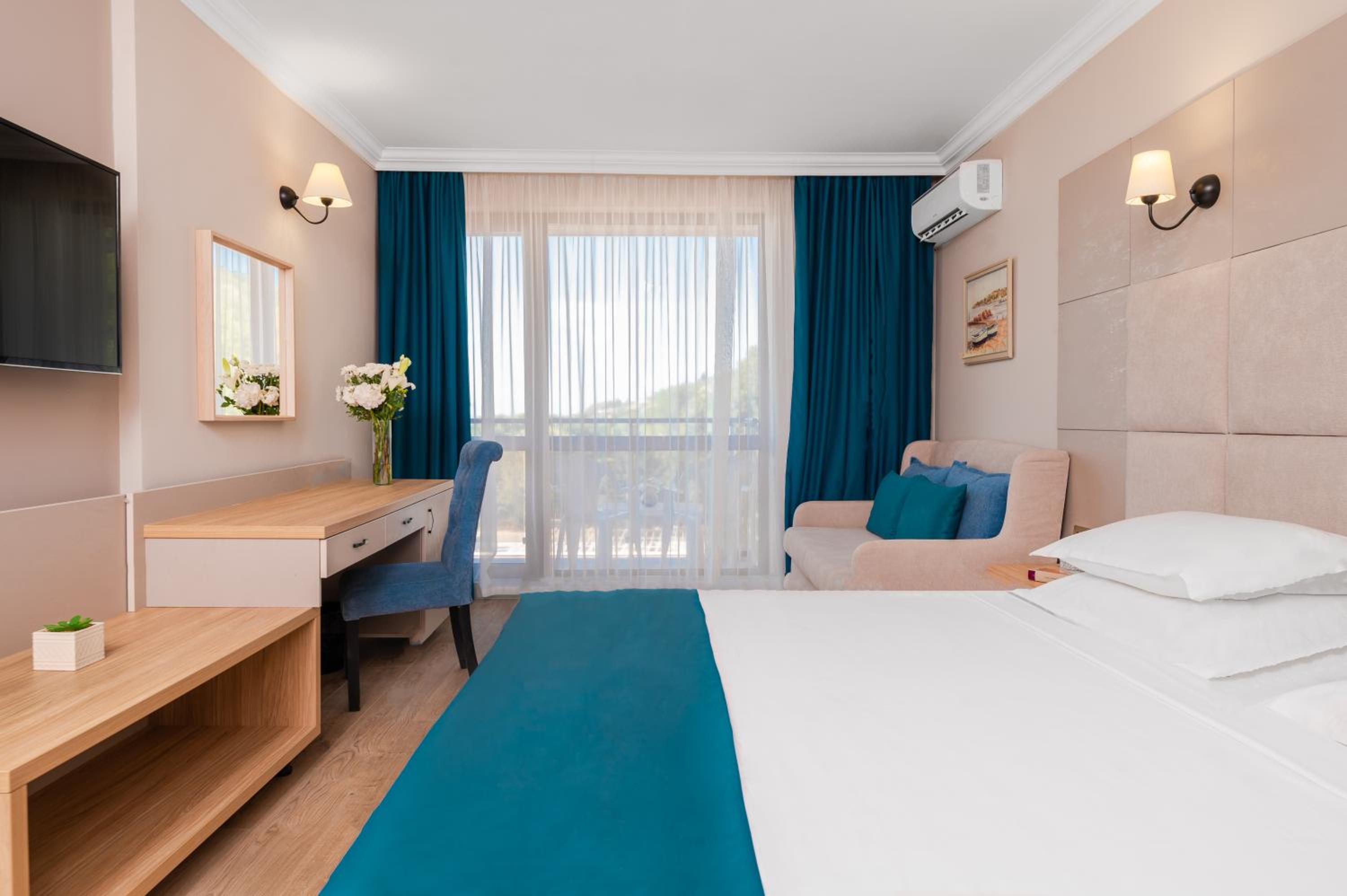 Deluxe Double or Twin Room with Garden View