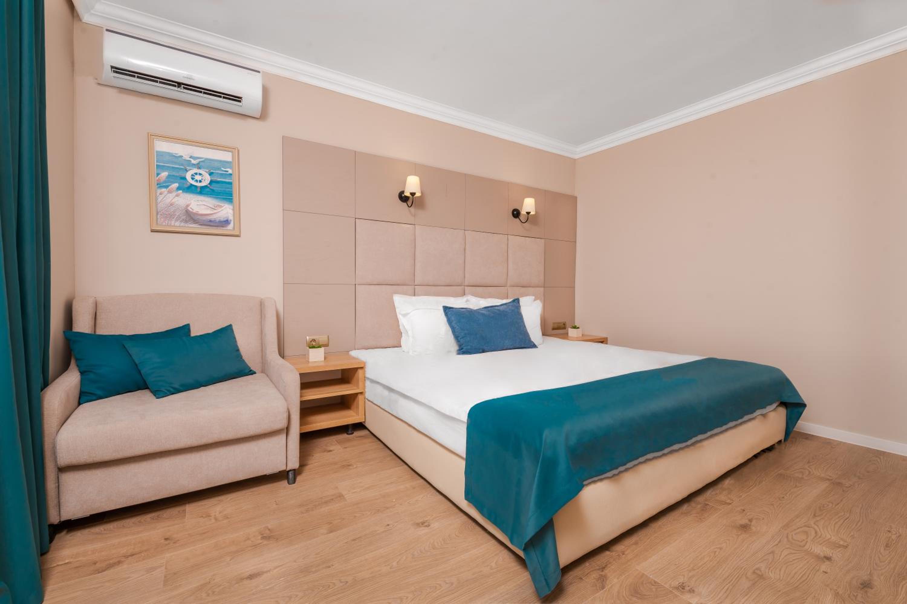 Deluxe Double or Twin Room with Sea View photo 3