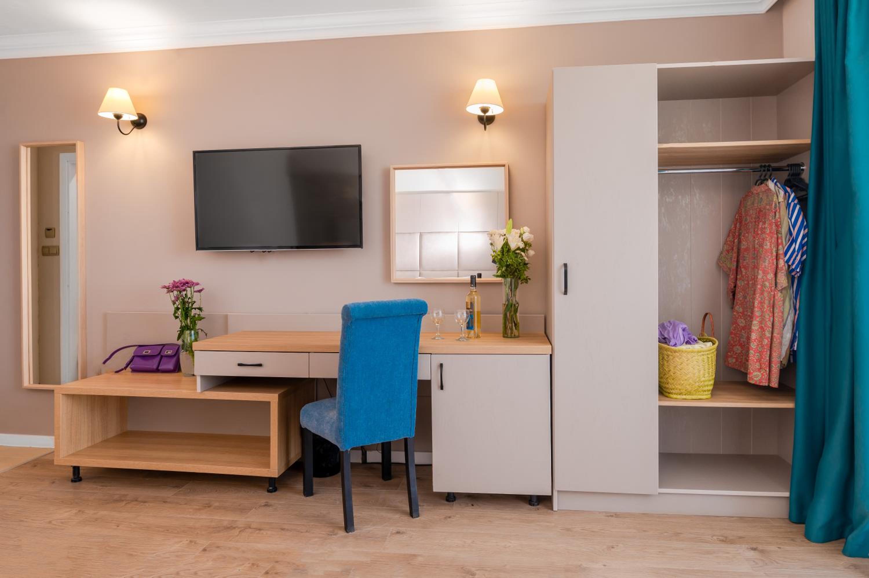 Deluxe Double or Twin Room with Sea View photo 2