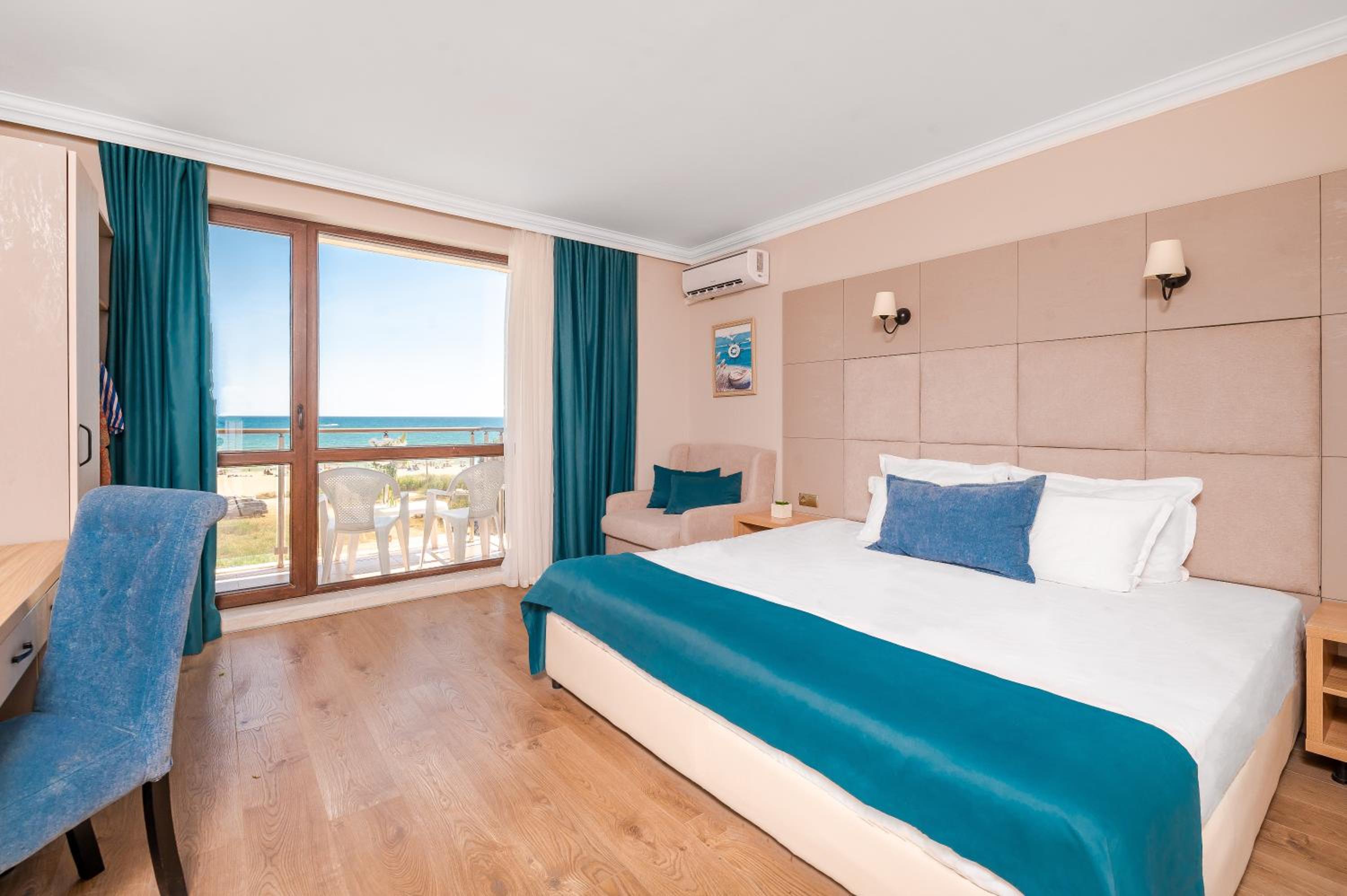 Deluxe Double or Twin Room with Sea View photo 1
