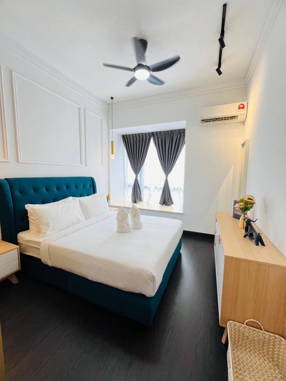 Three-Bedroom Apartment with Balcony photo 1