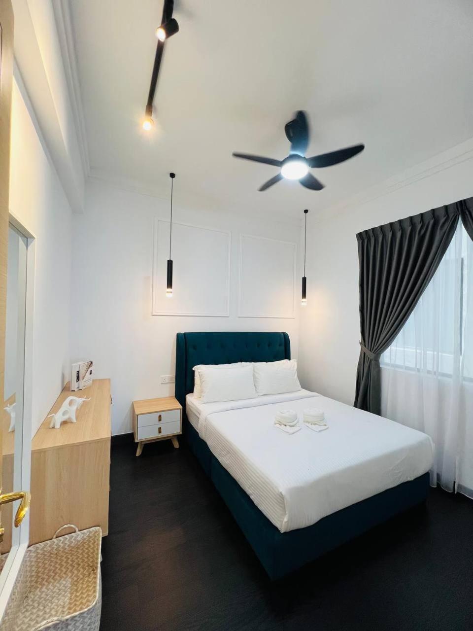 Three-Bedroom Apartment with Balcony photo 3