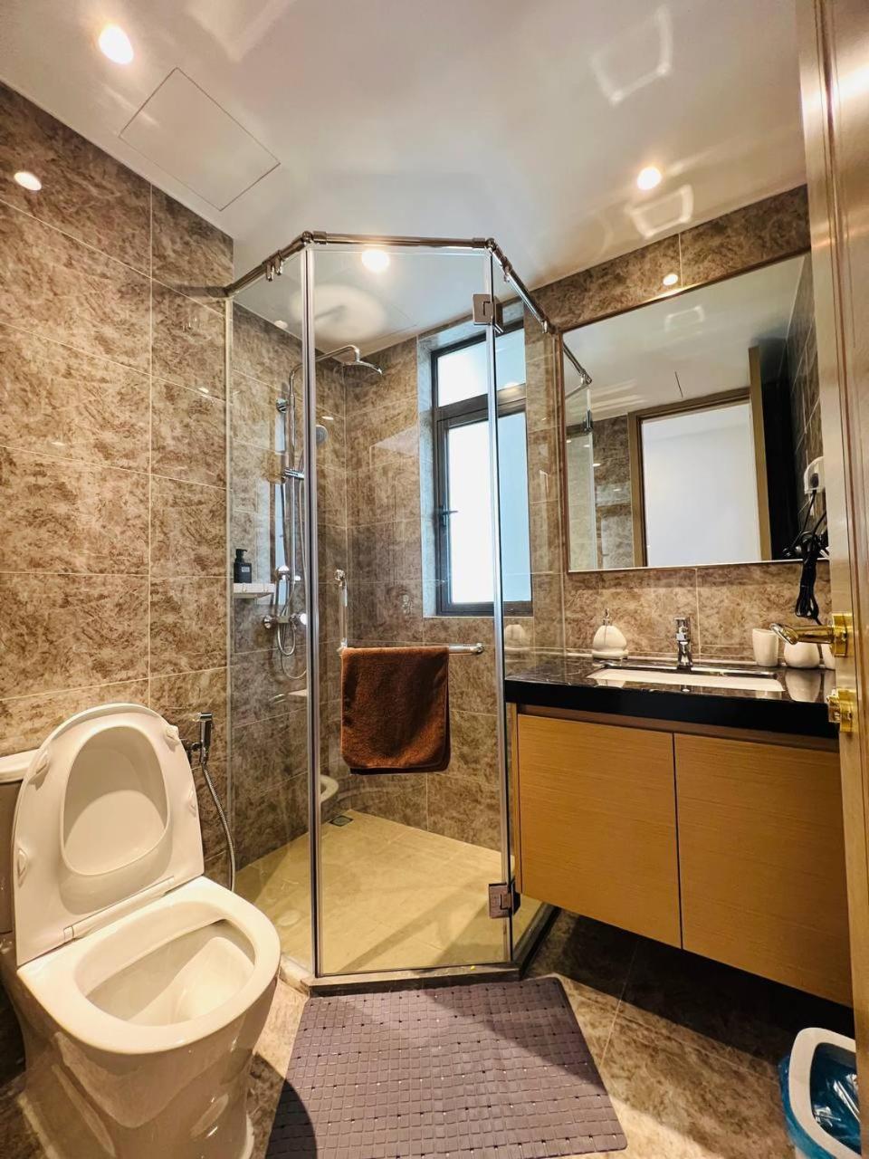 Three-Bedroom Apartment with Balcony photo 2