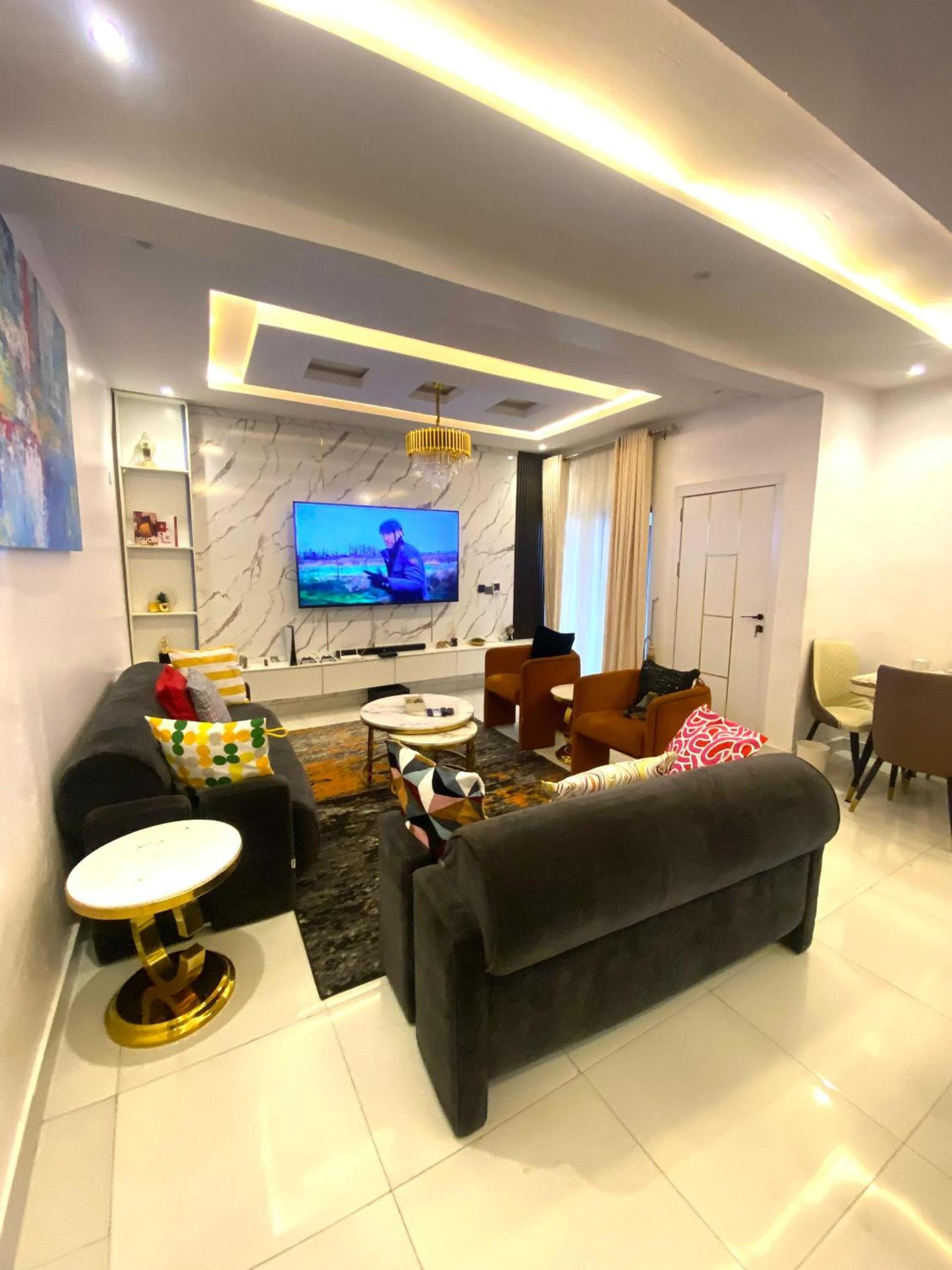 Three-Bedroom Apartment photo 1