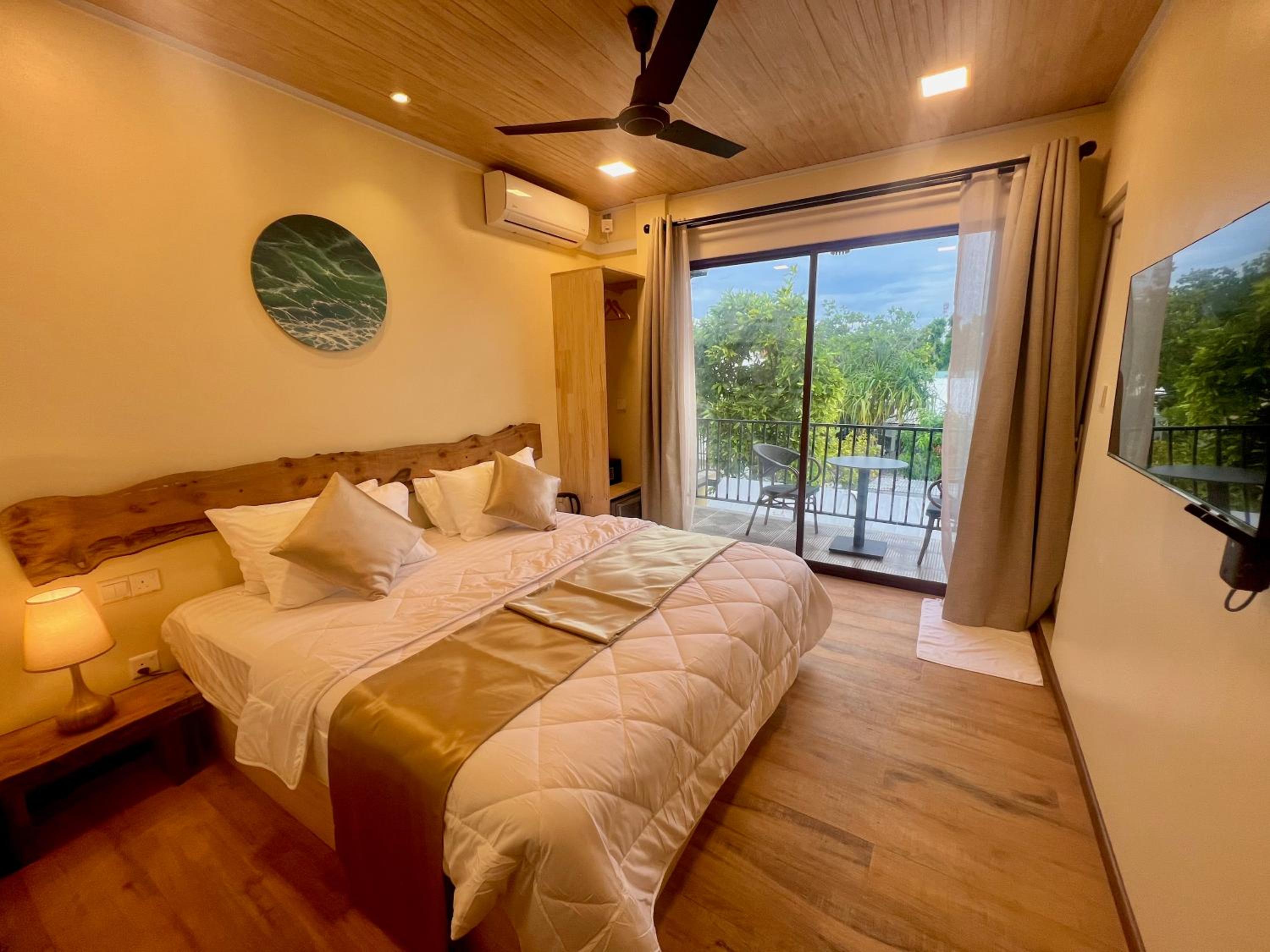 Deluxe Double Room with Balcony