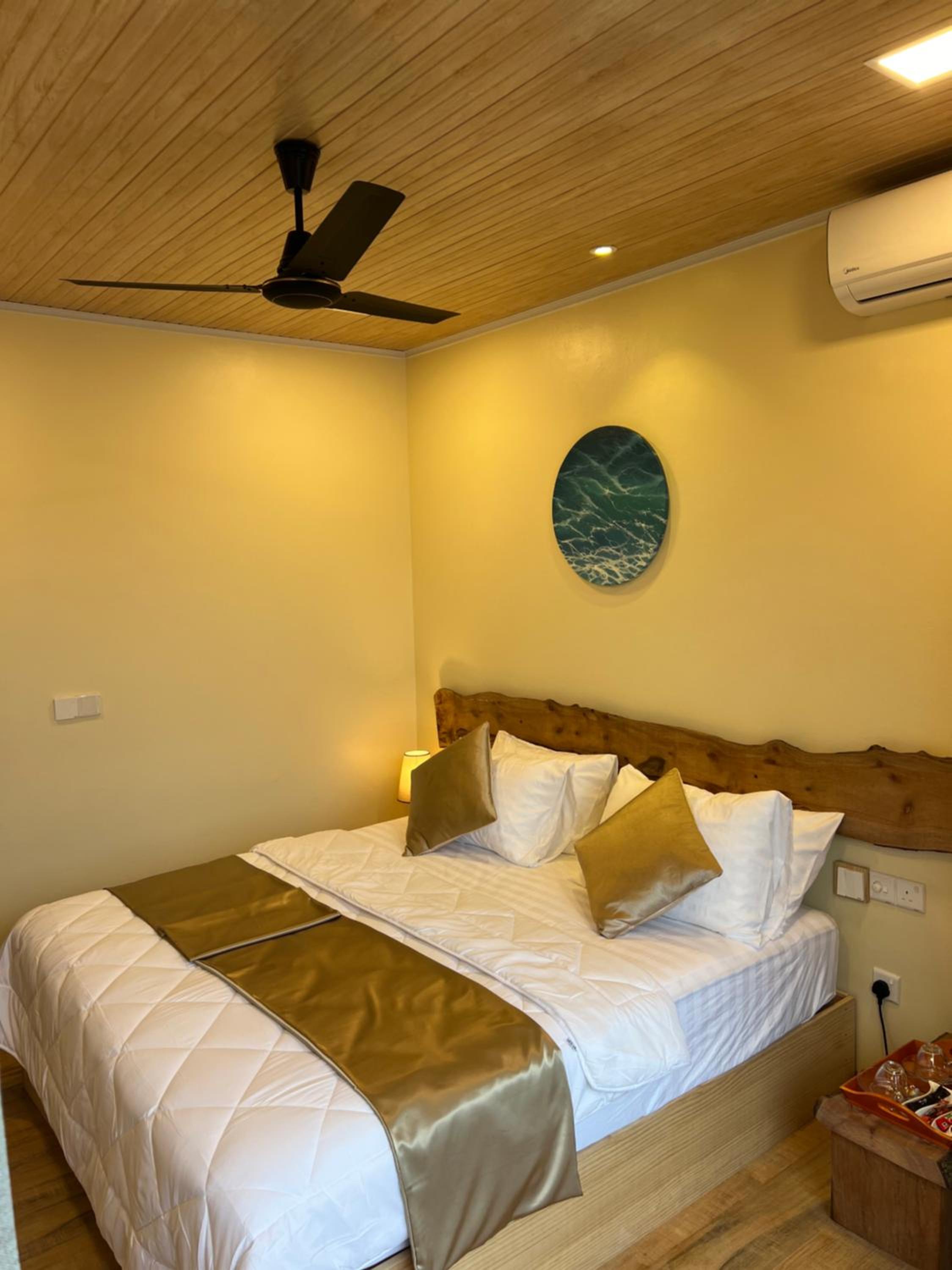 Deluxe Double Room with Balcony - Photo 3