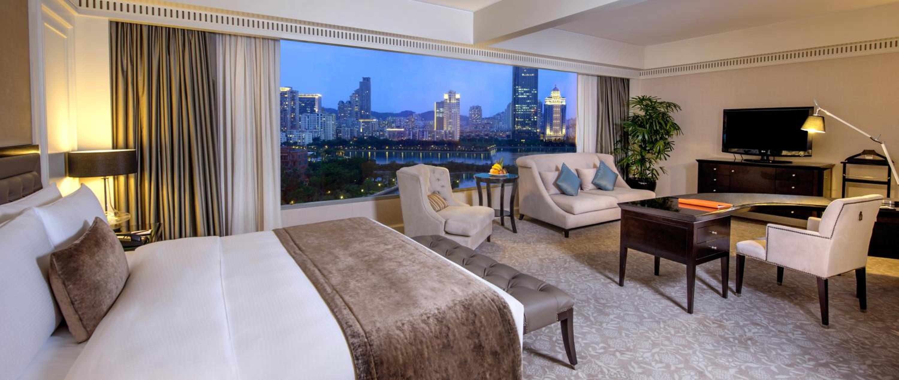 Premier Lake View King（Complimentary soft drinks and snacks in mini bar） - Photo 3