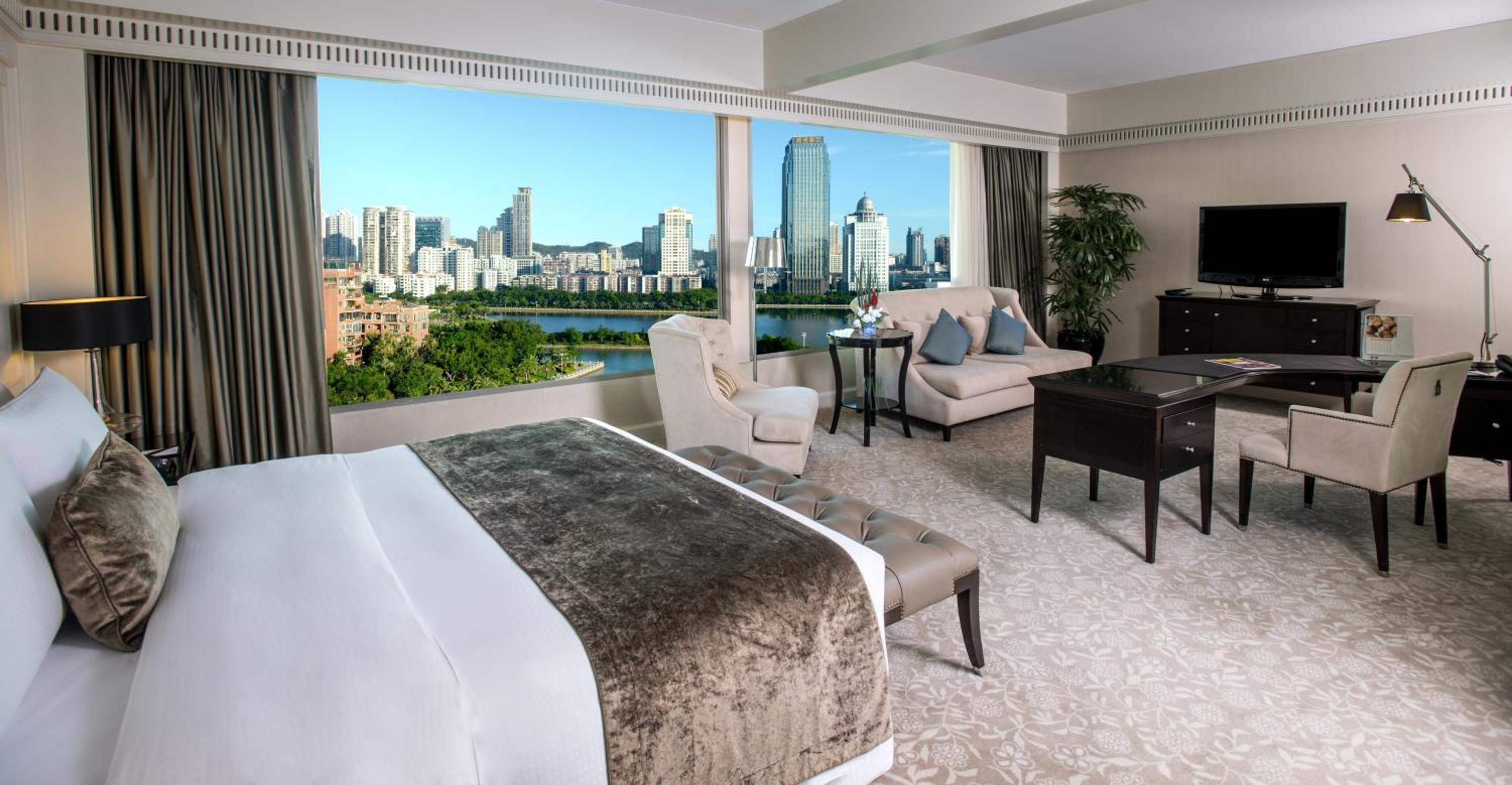 Premier Lake View King（Complimentary soft drinks and snacks in mini bar） - Photo 12