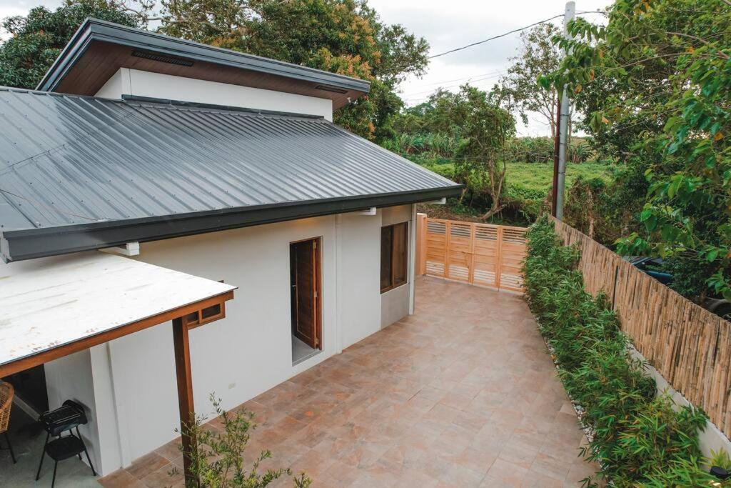 Five-Bedroom House photo 2